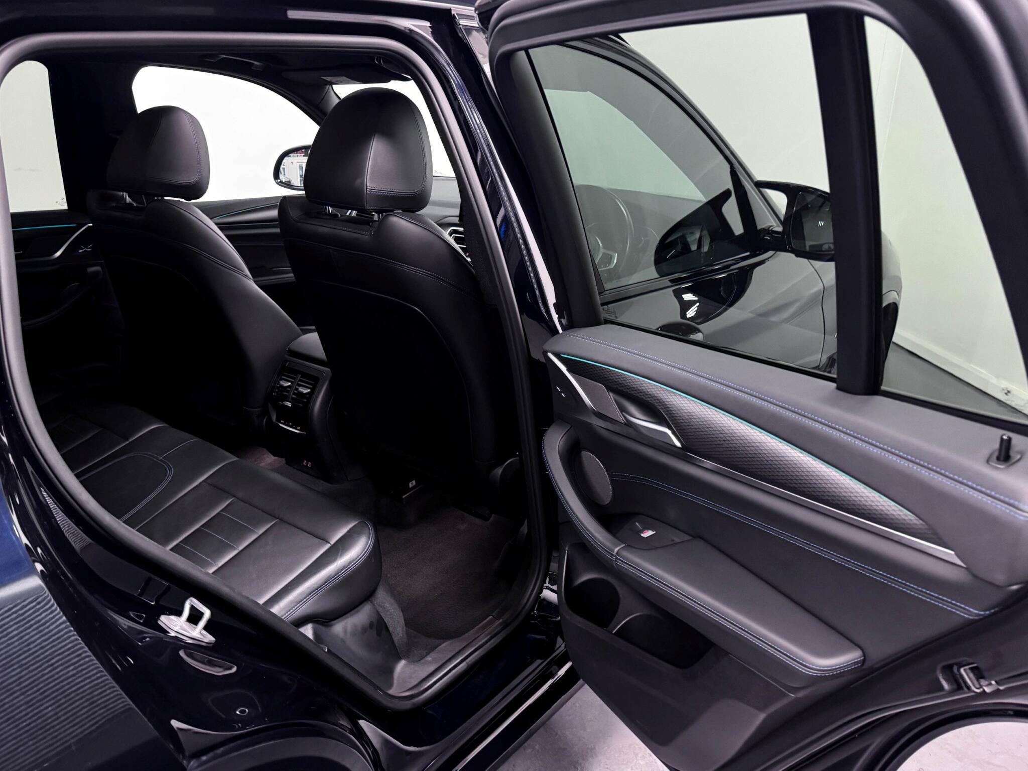 BMW X3 view 9