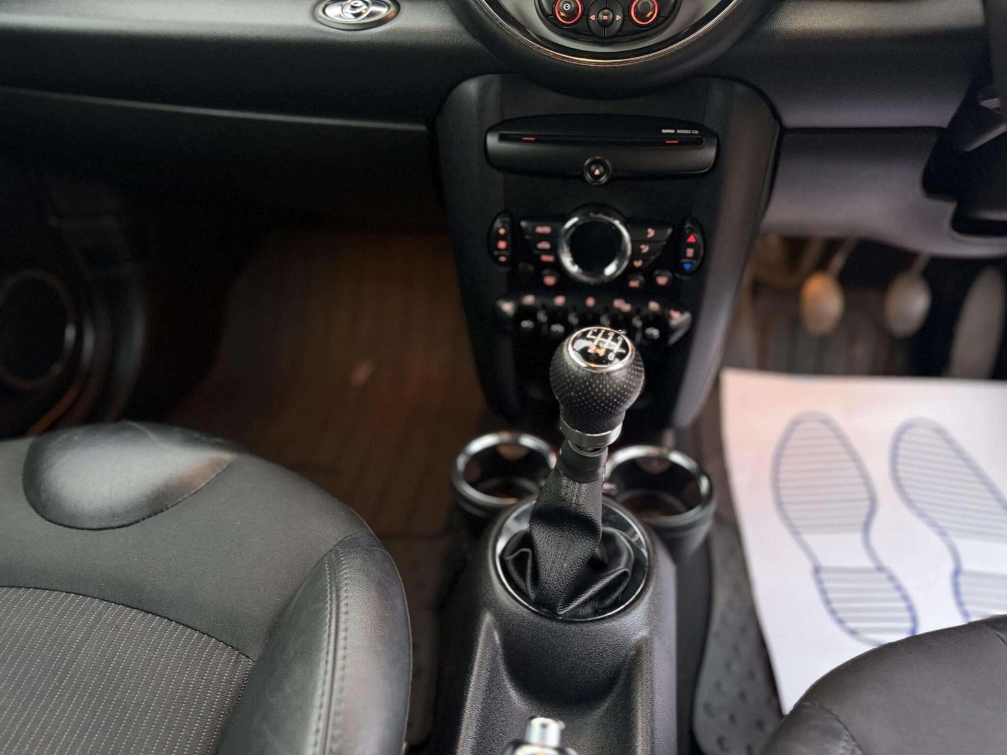 Mini Convertible view 31