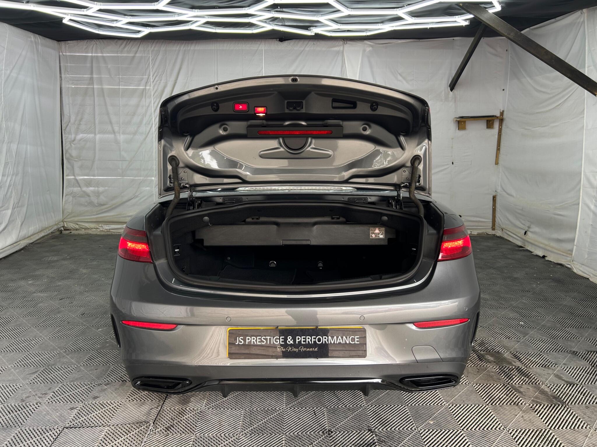 Mercedes-Benz E Class view 47