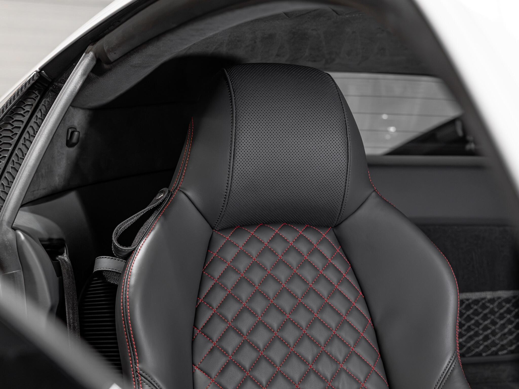 Audi R8 view 32