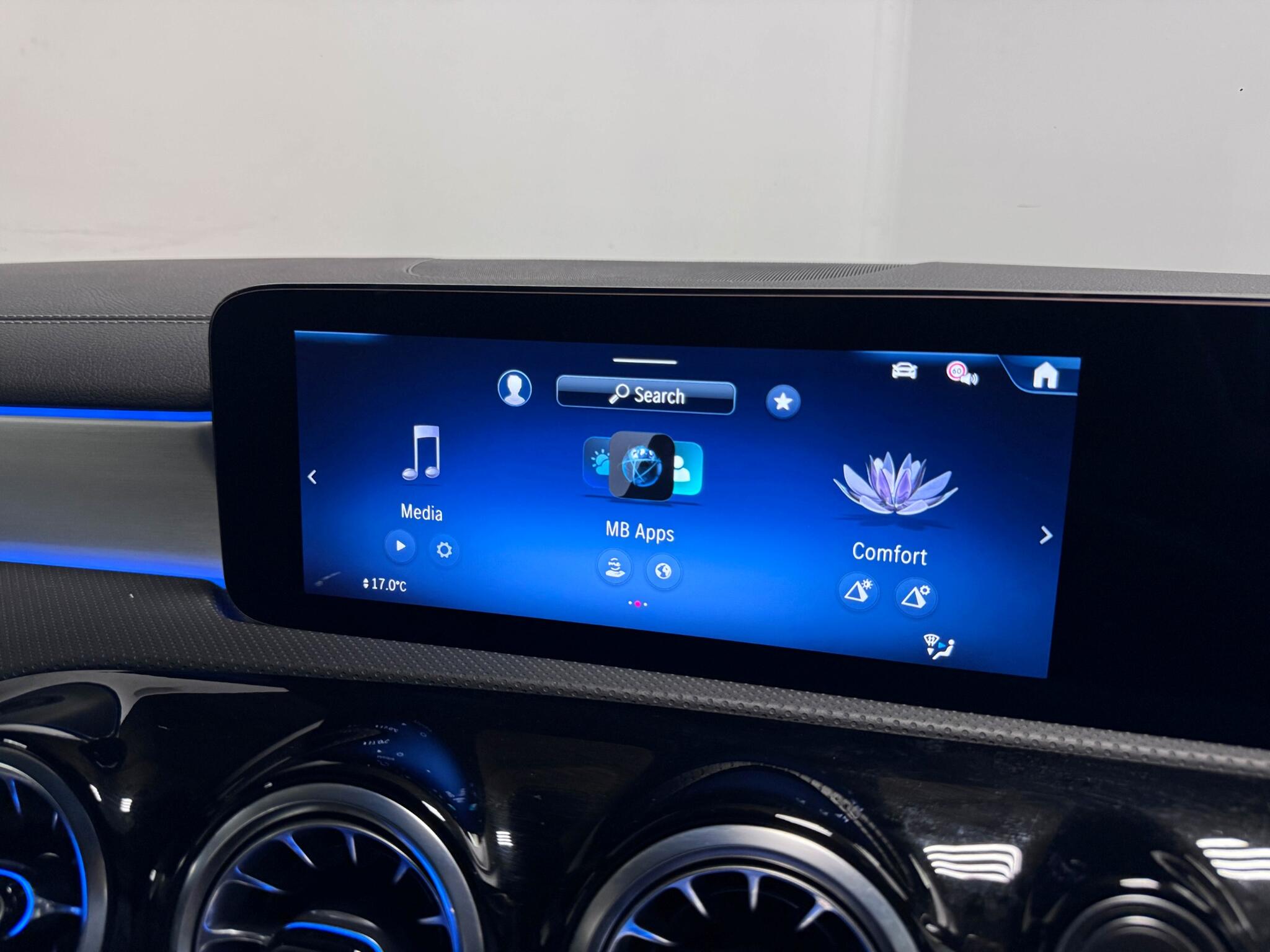 Mercedes-Benz Cla view 42
