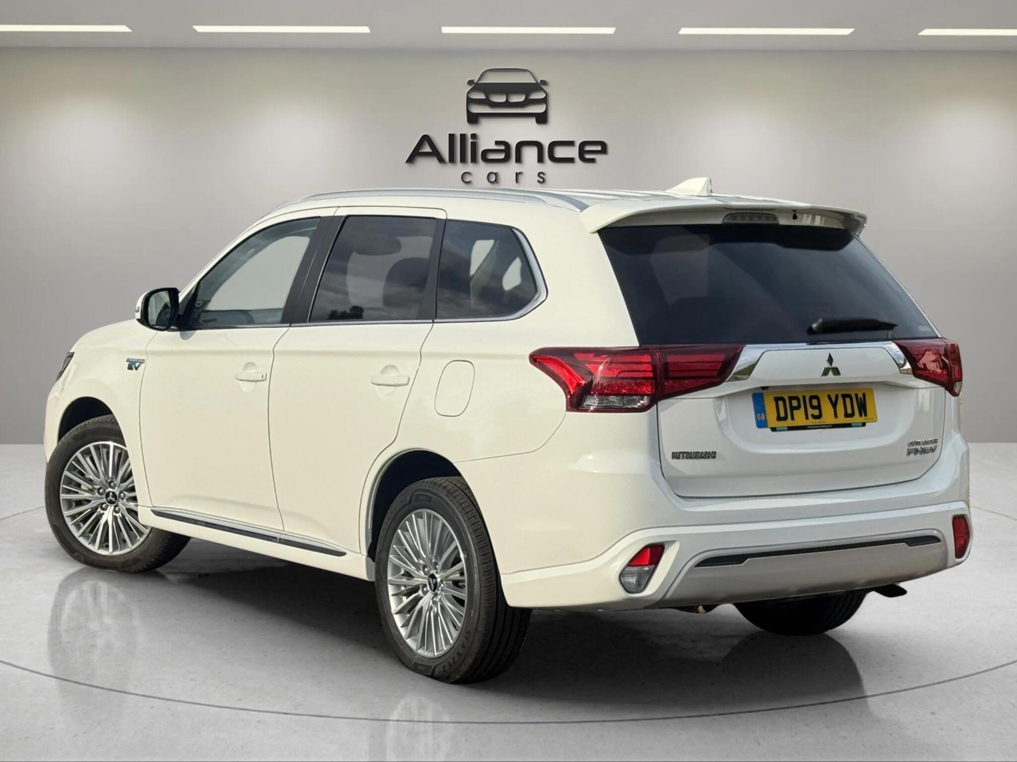 Mitsubishi Outlander view 22