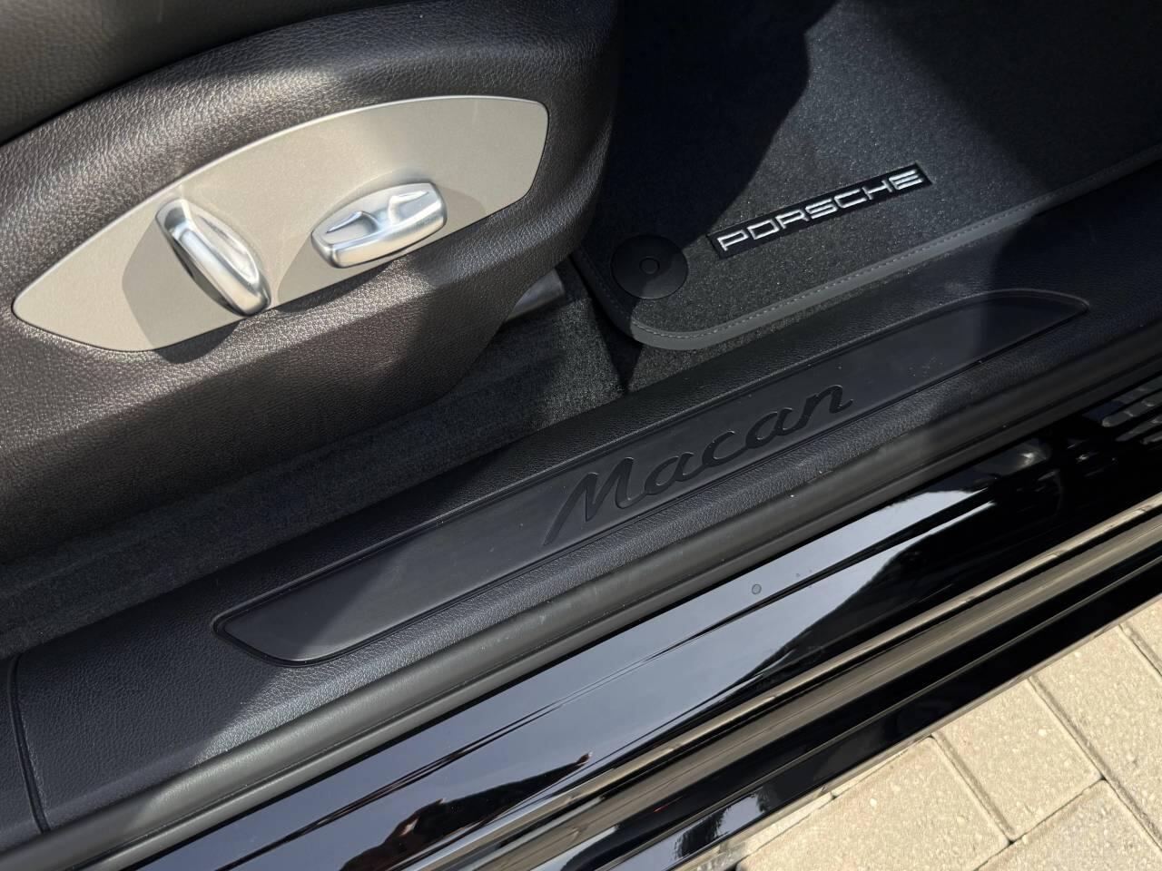 Porsche Macan view 11