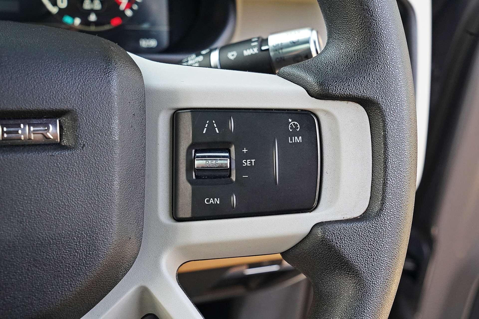 Land Rover Defender view 33