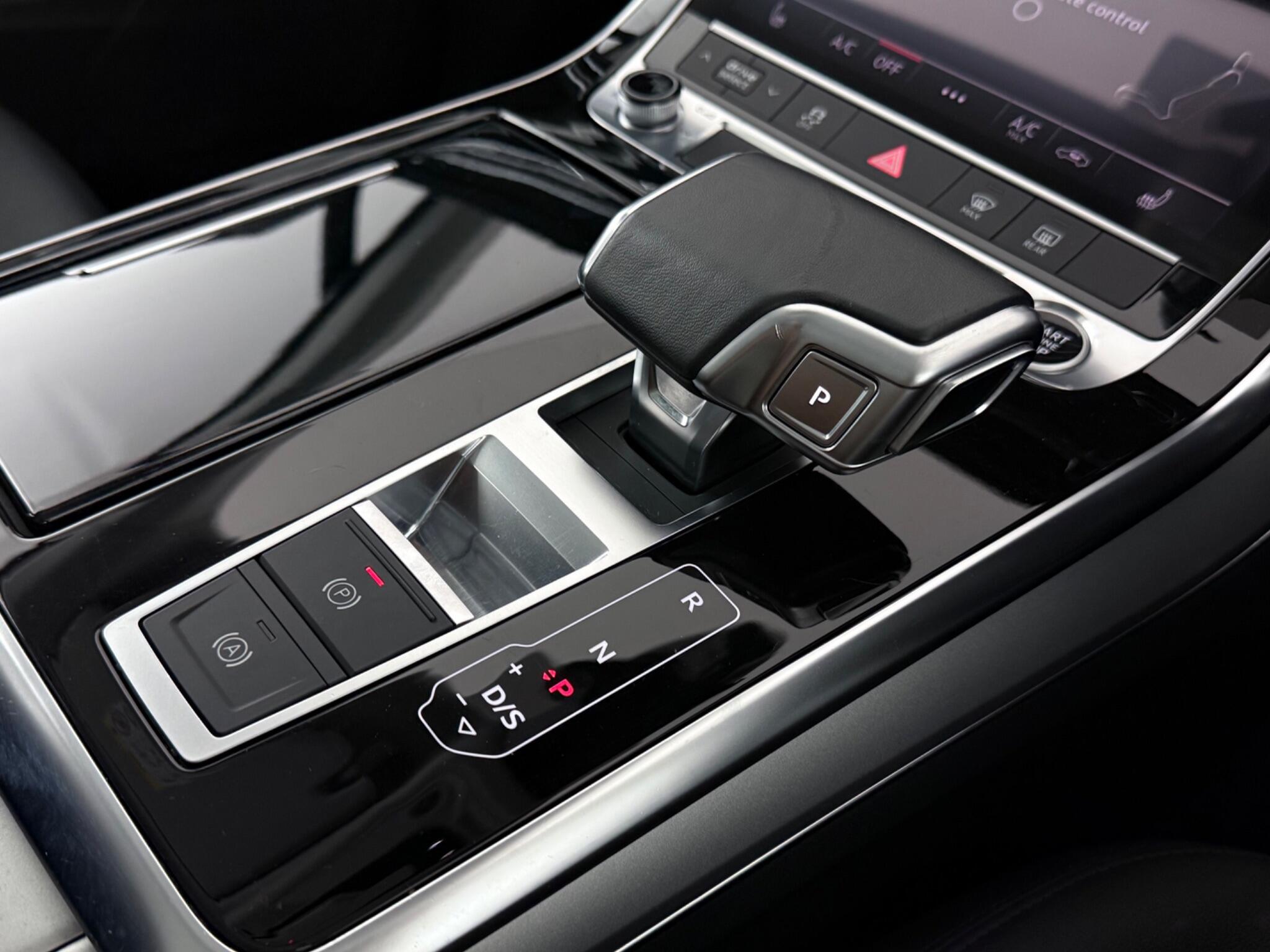Audi Q7 view 30