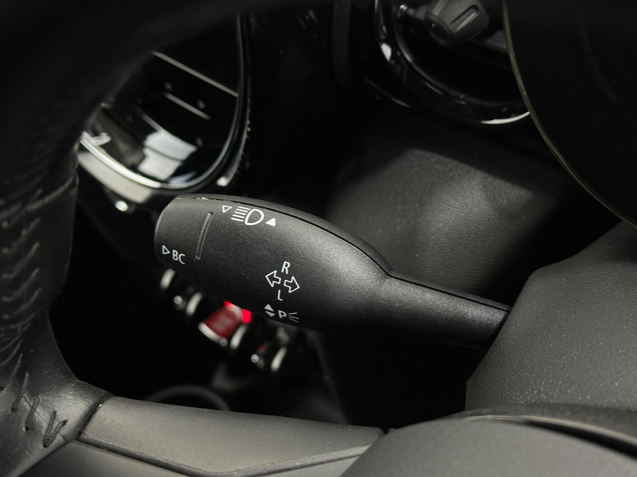 Mini Hatch view 14