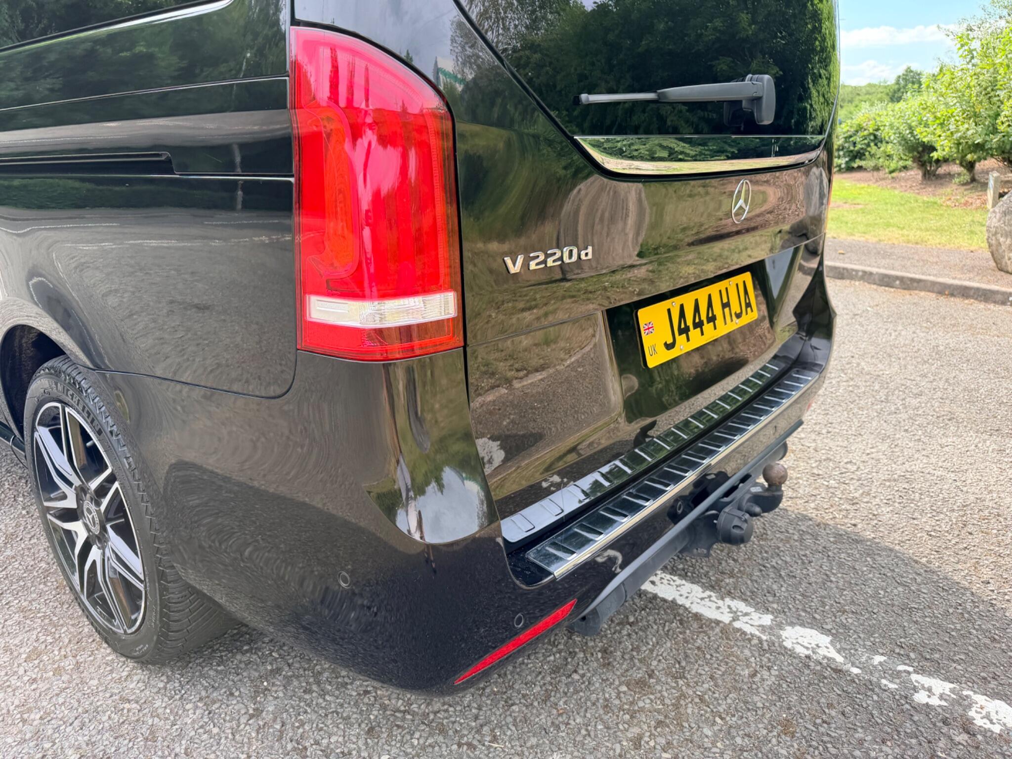 Mercedes-Benz V-Class view 4