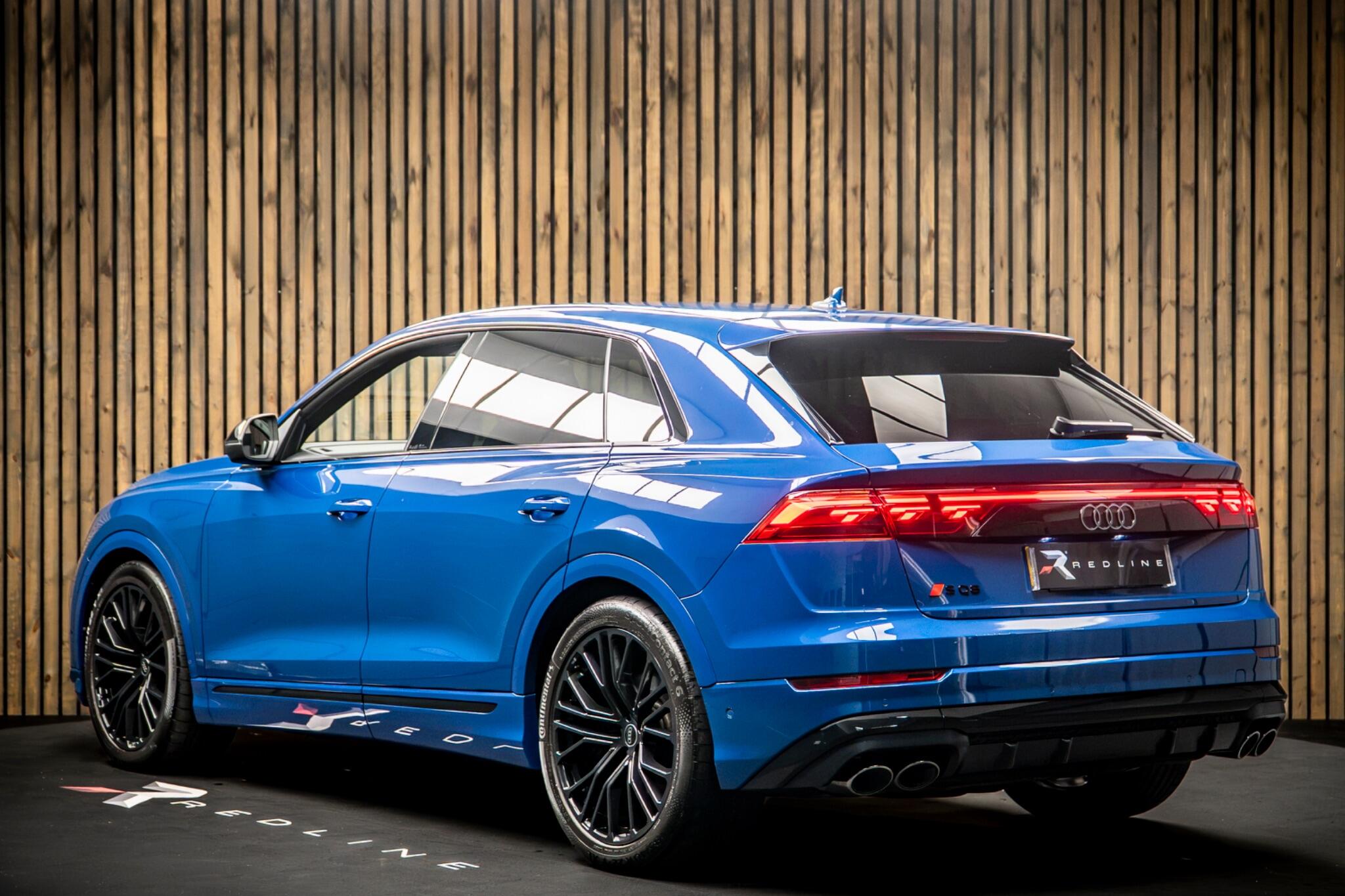 Audi SQ8 view 3
