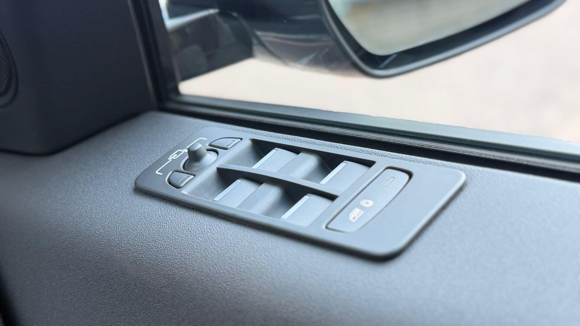 Land Rover Discovery Sport view 24