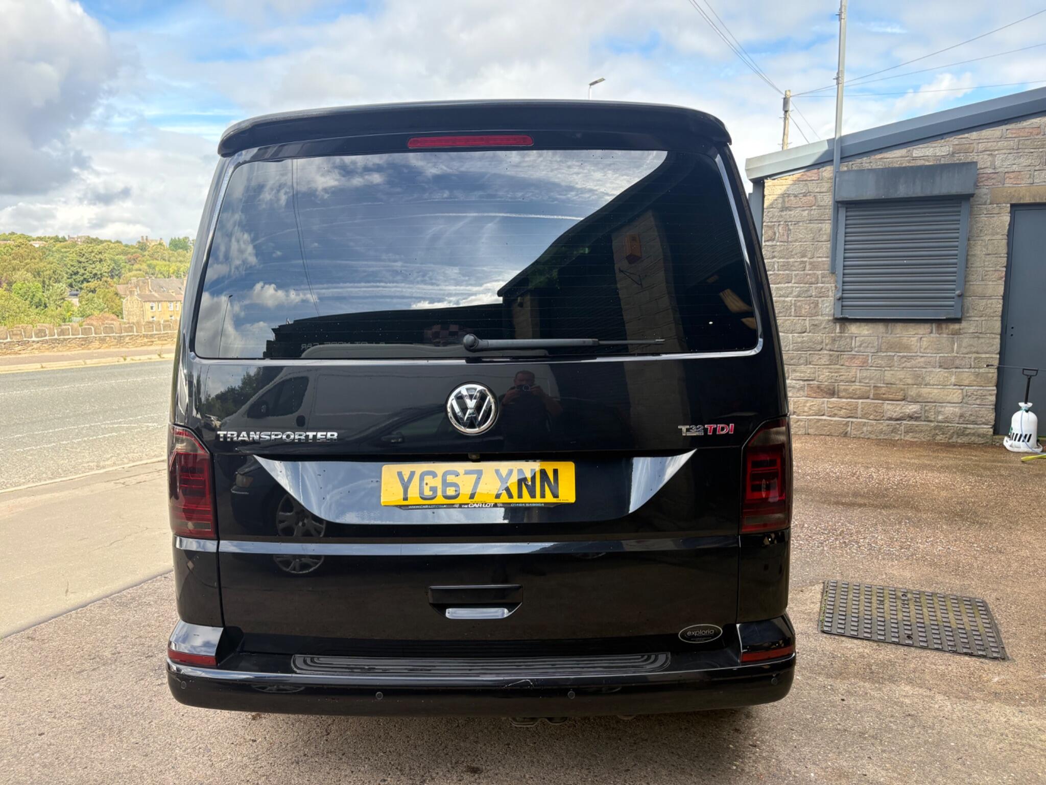 Volkswagen Transporter view 8