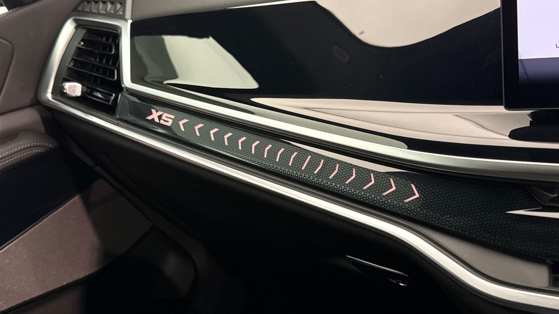 BMW X5 view 24