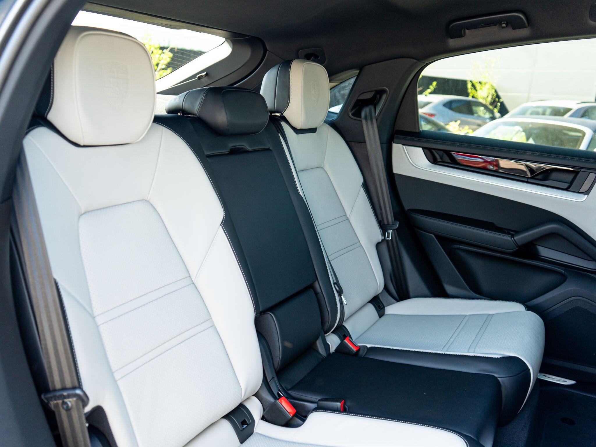 Porsche Cayenne view 25