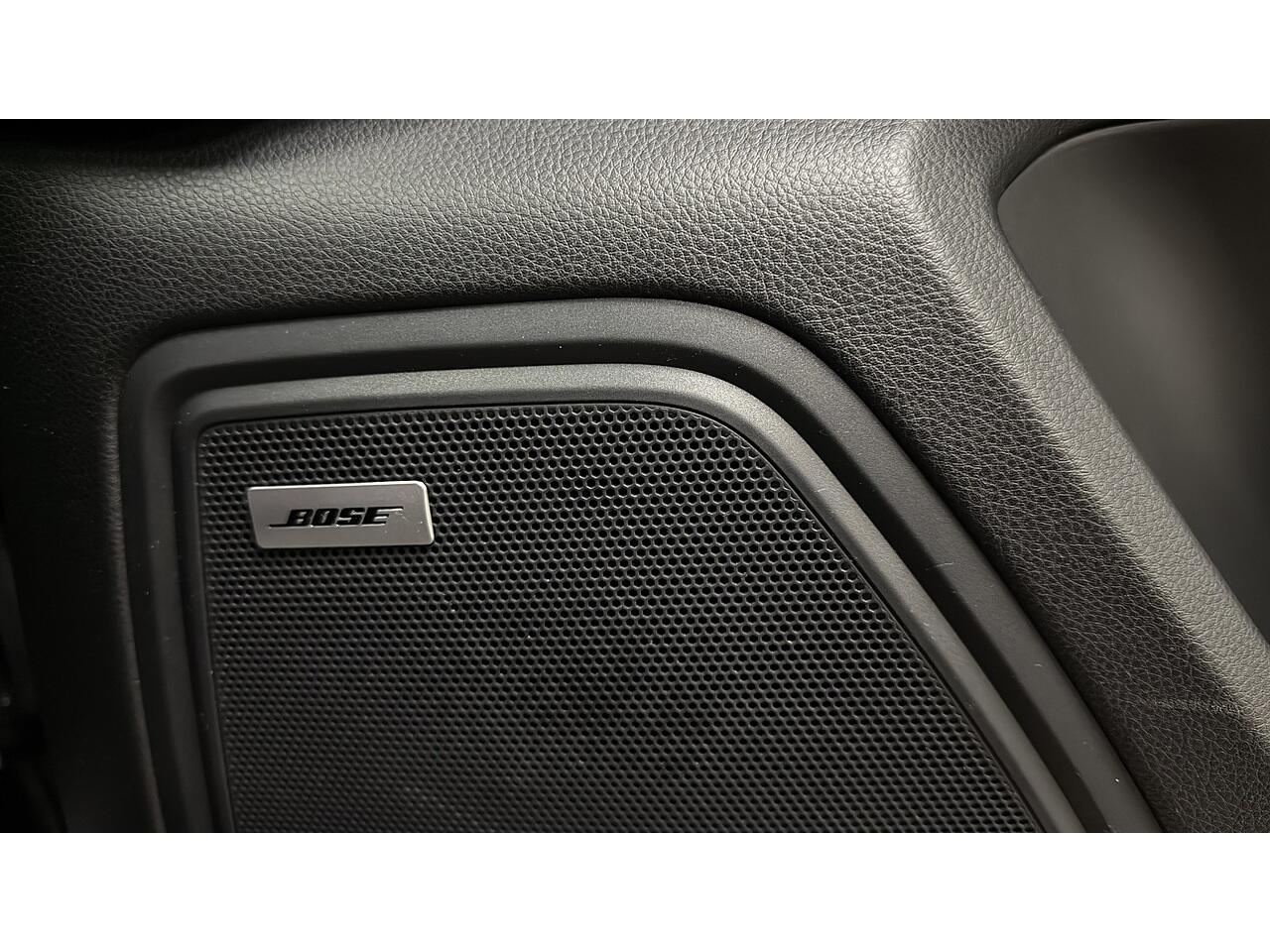 Porsche Macan view 25