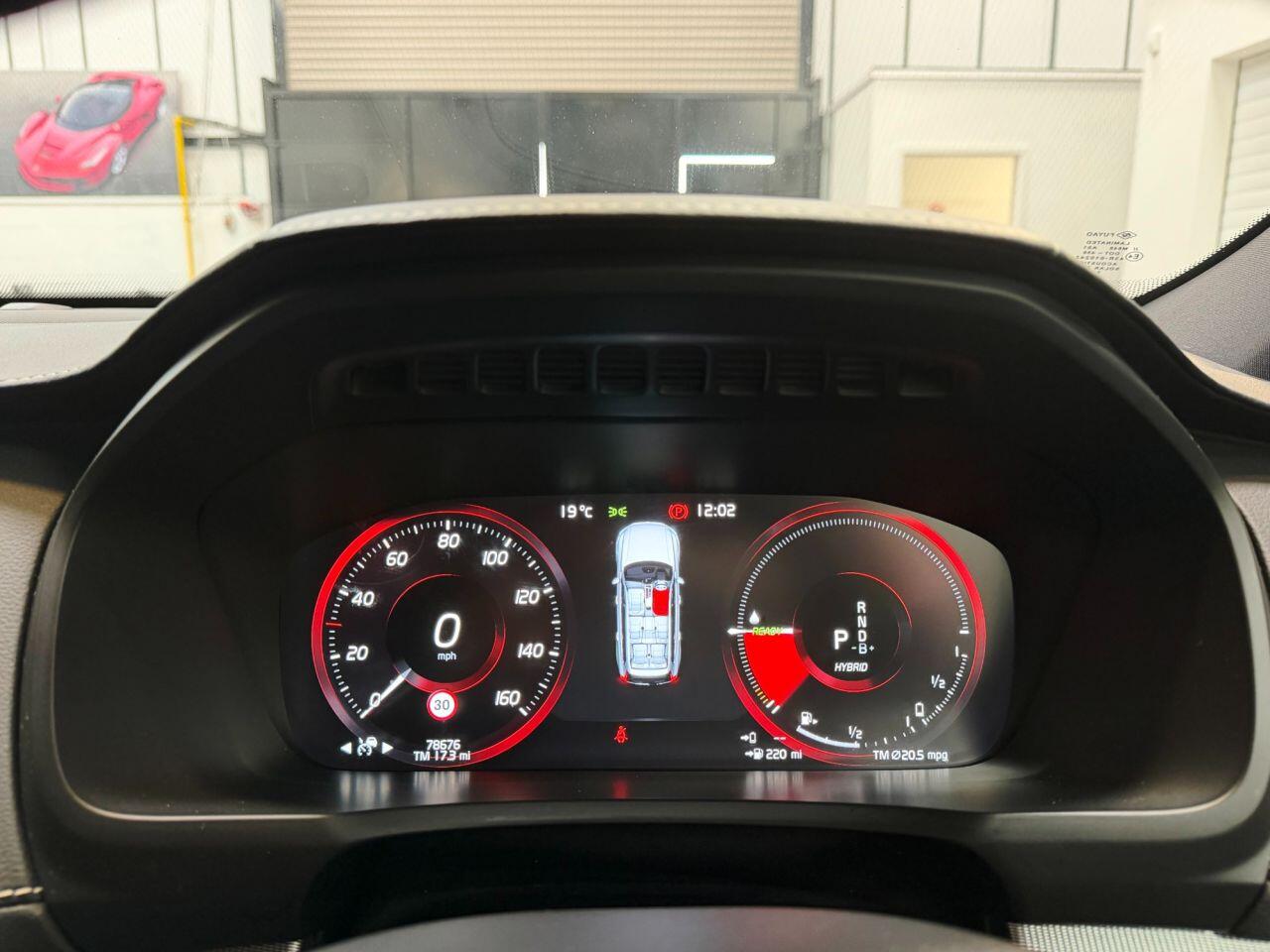 Volvo XC90 view 37