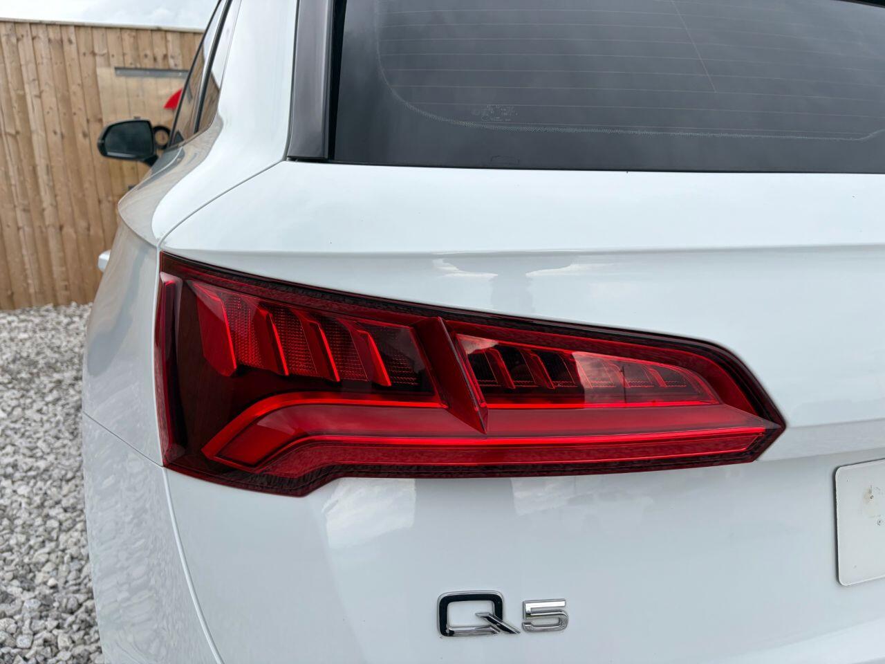 Audi Q5 view 10