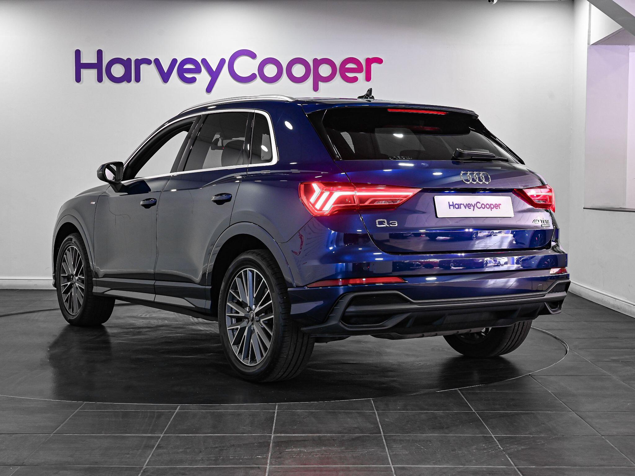Audi Q3 view 5