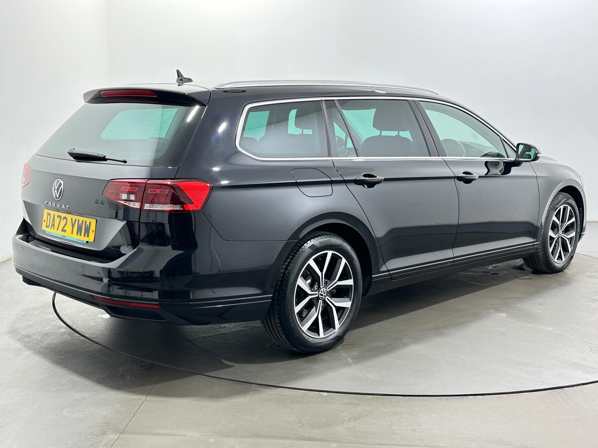 Volkswagen Passat view 8
