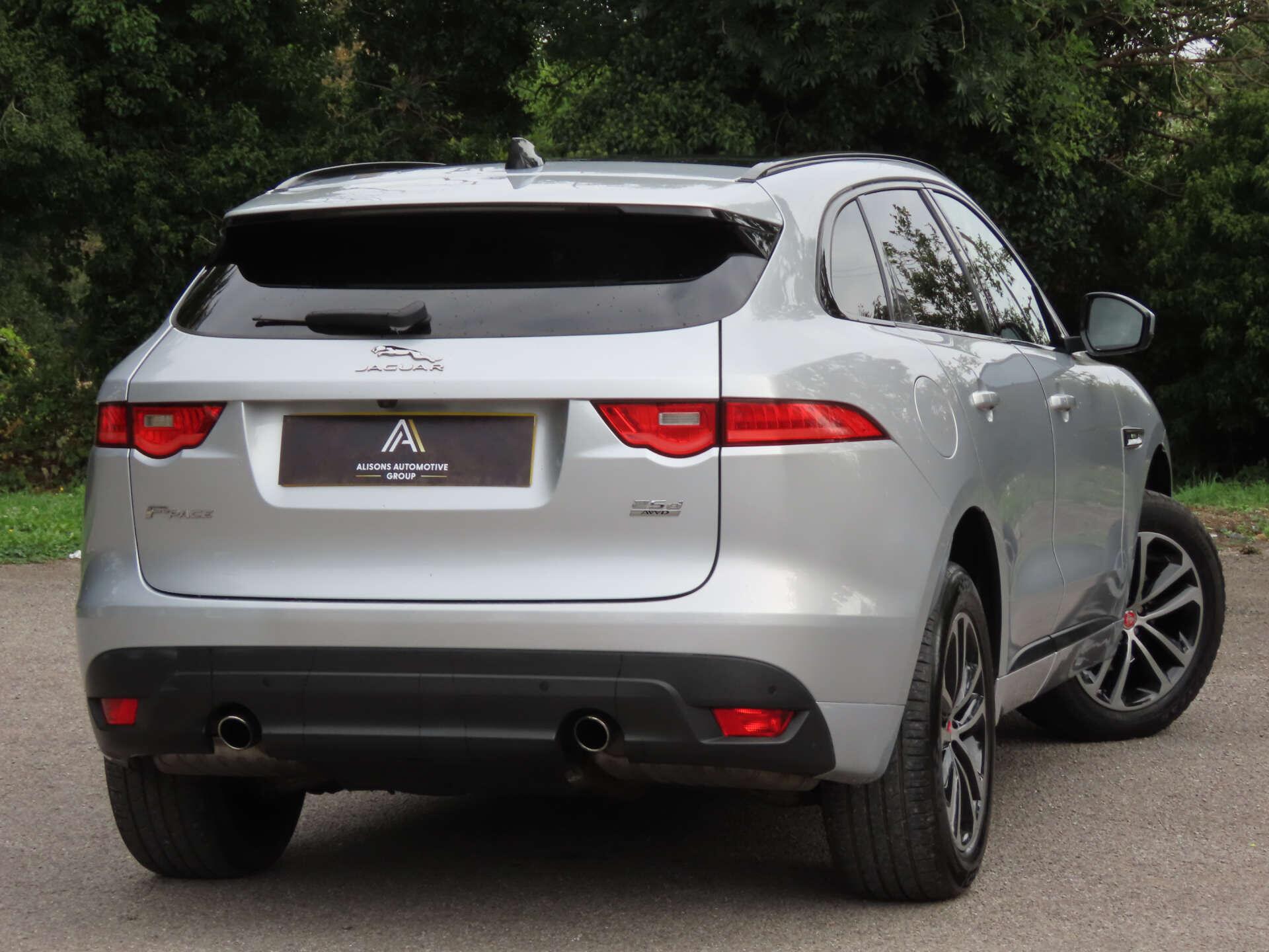 Jaguar F-Pace view 4