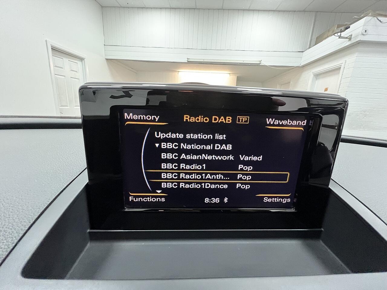 Audi Q3 view 10