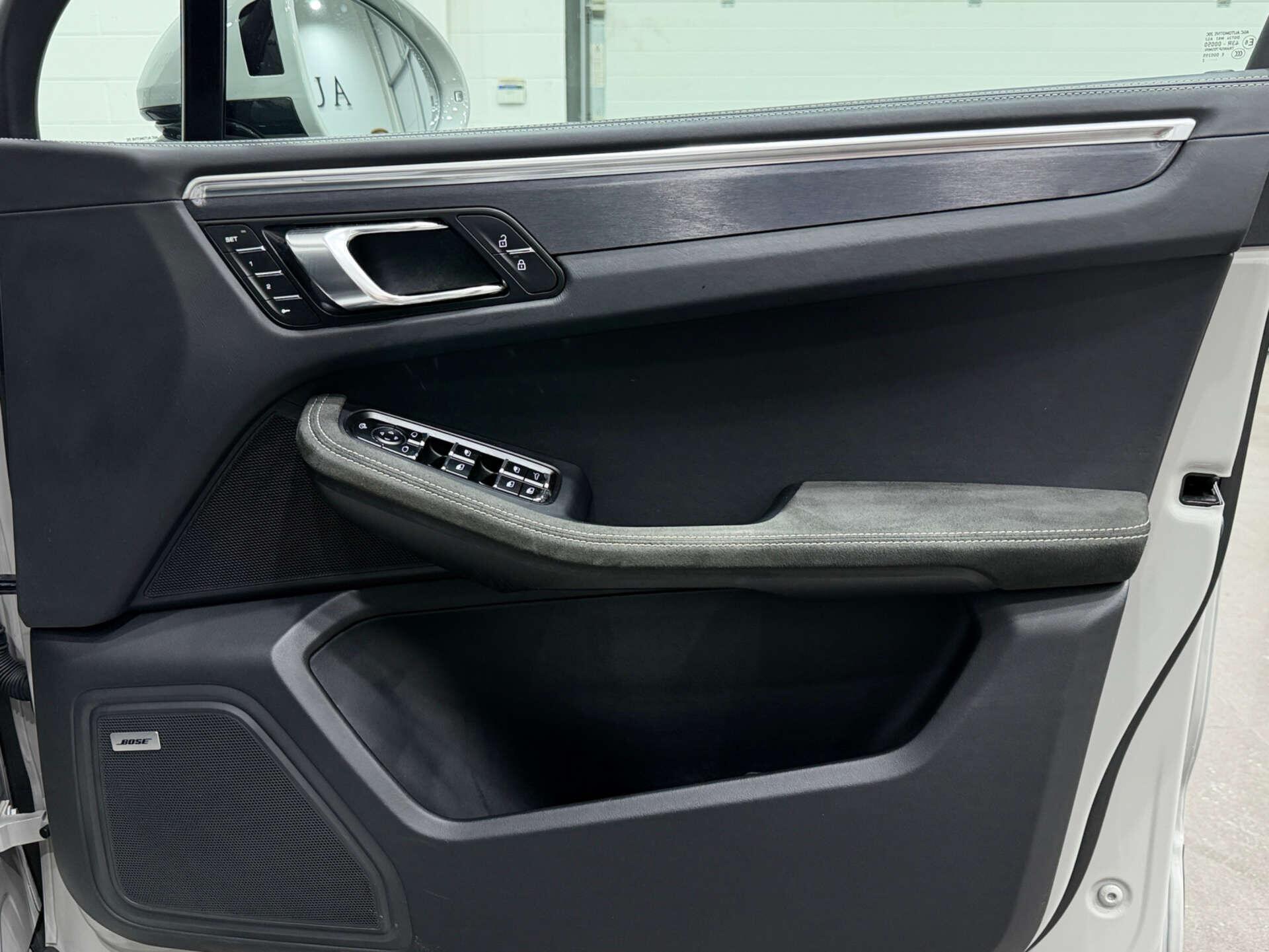 Porsche Macan view 47