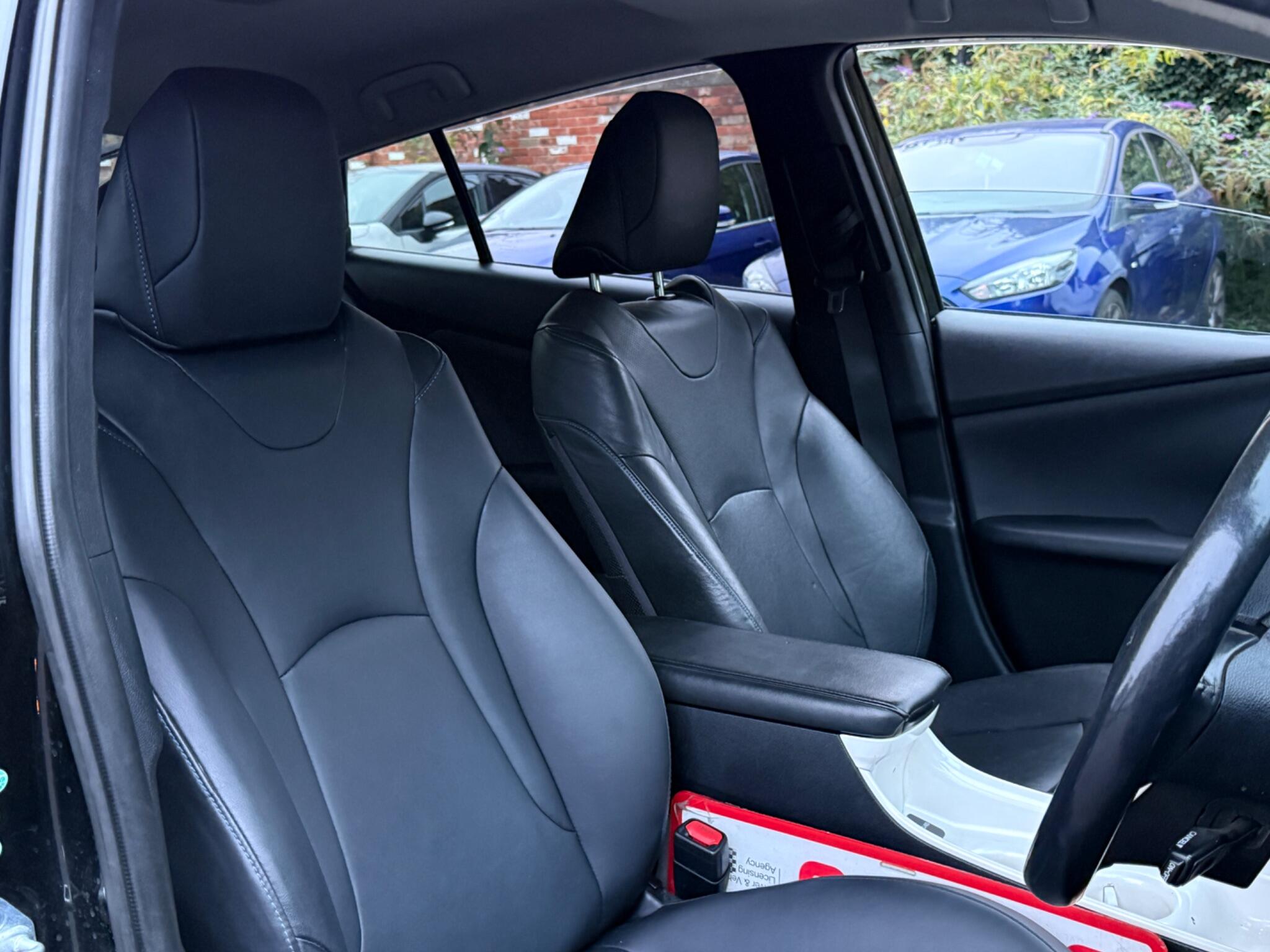 Toyota Prius - Image 14