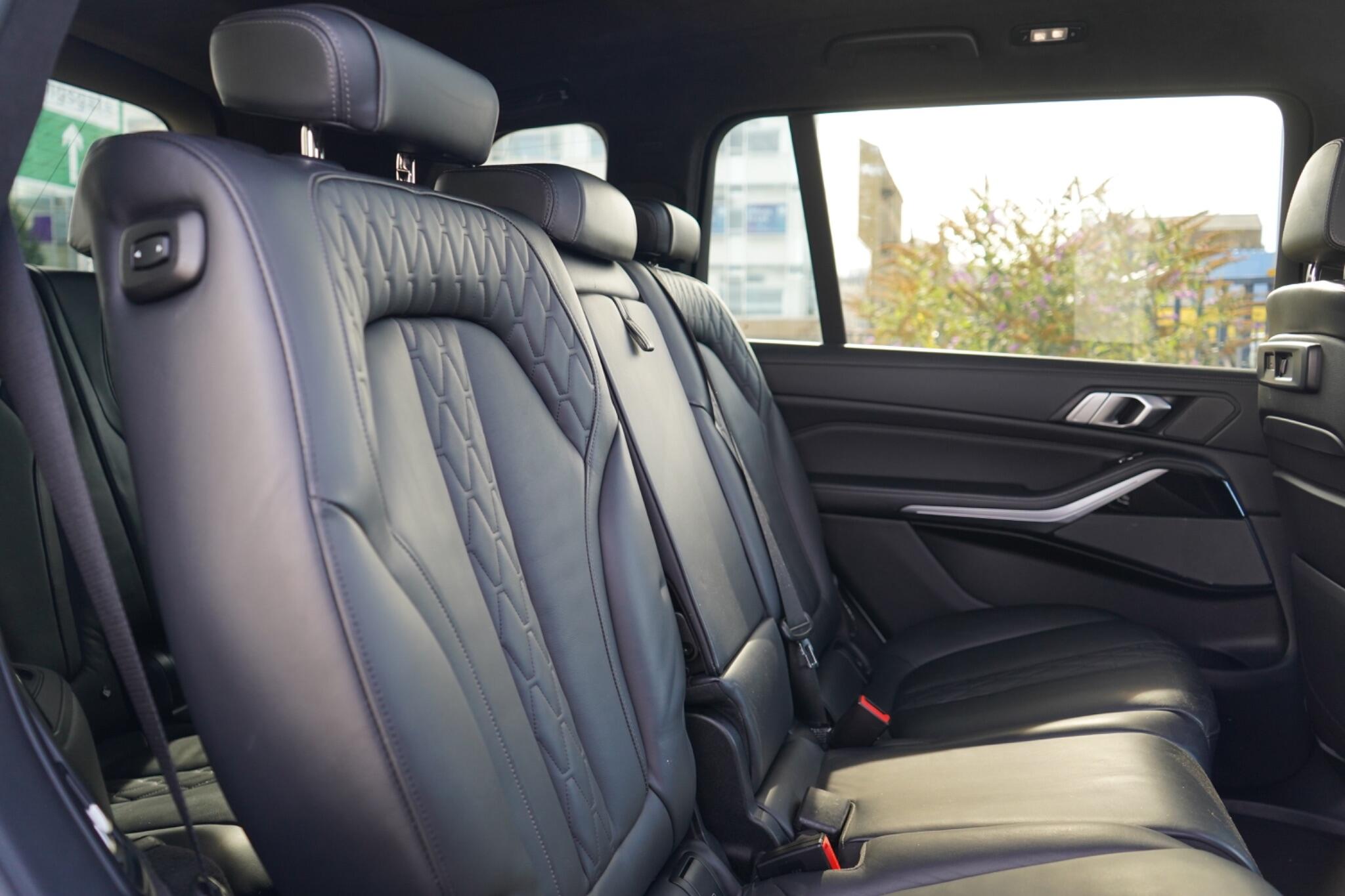 BMW X7 view 26