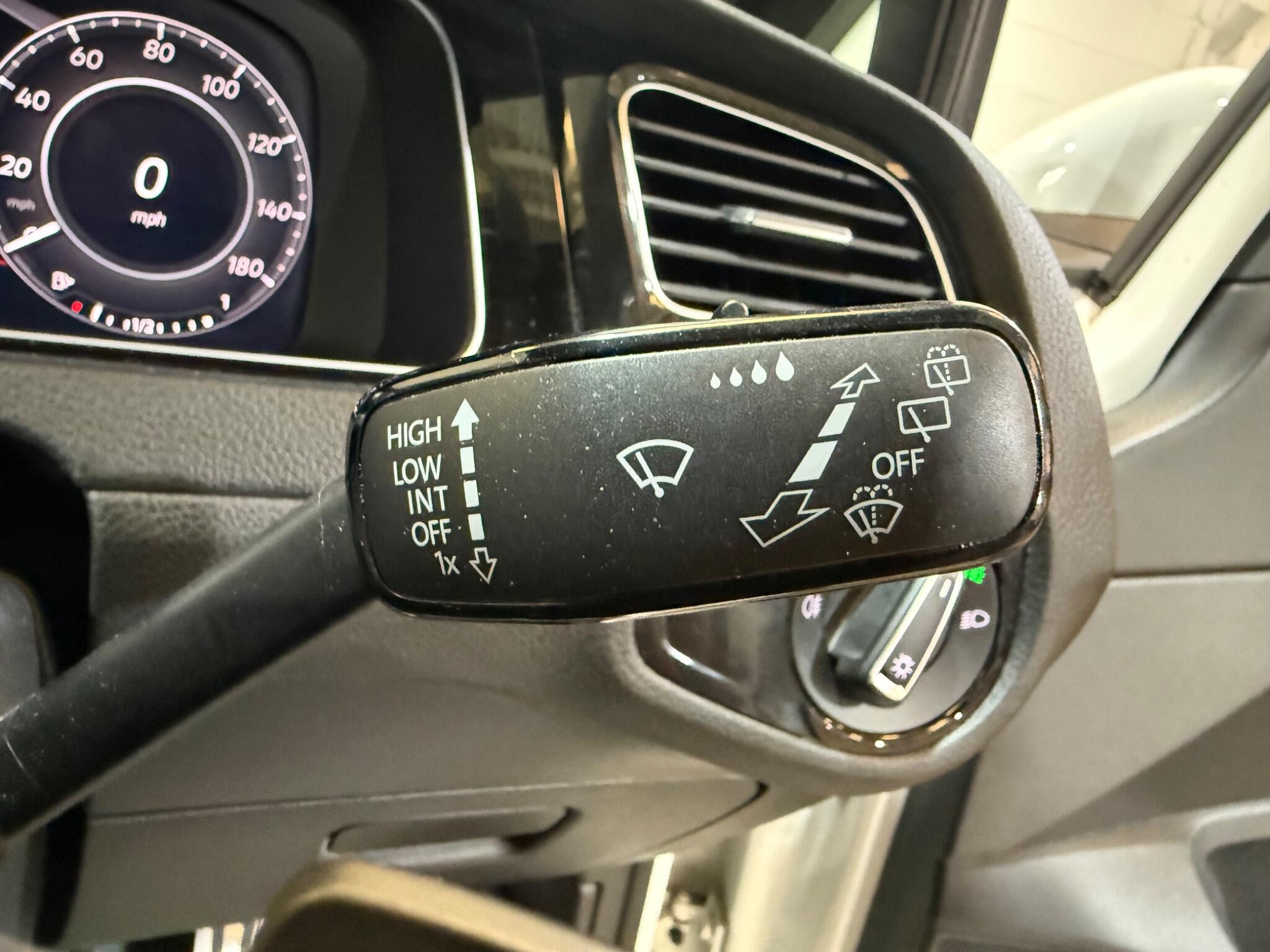 Volkswagen Golf view 32