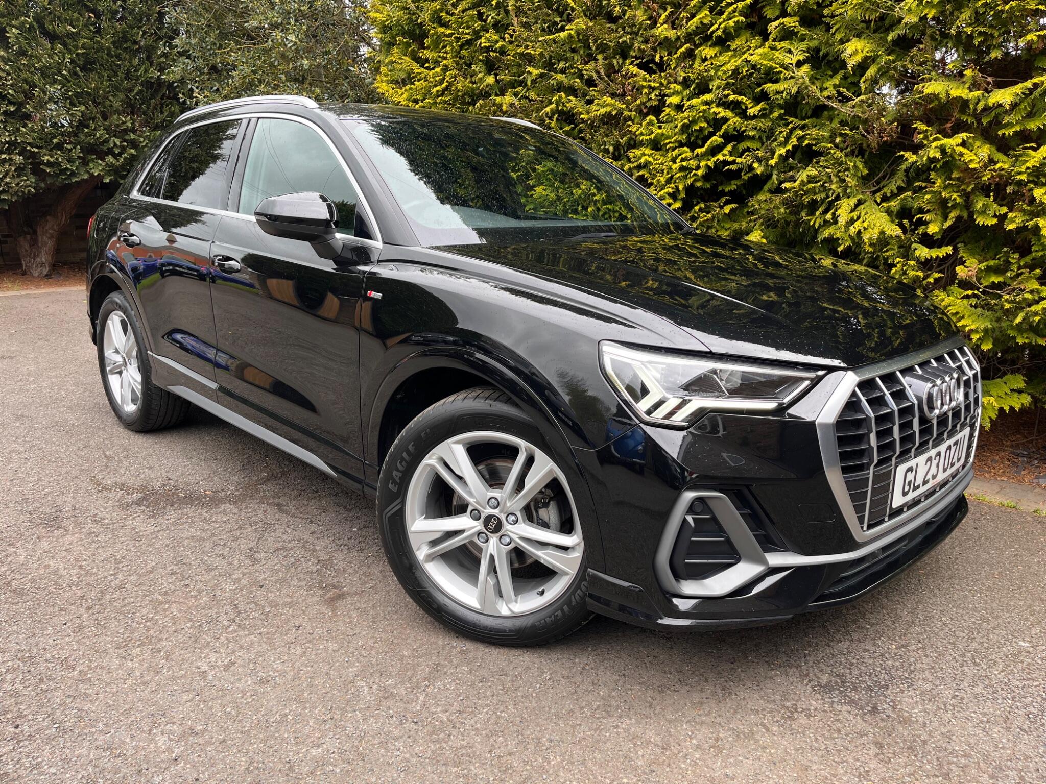 Audi Q3 view 23