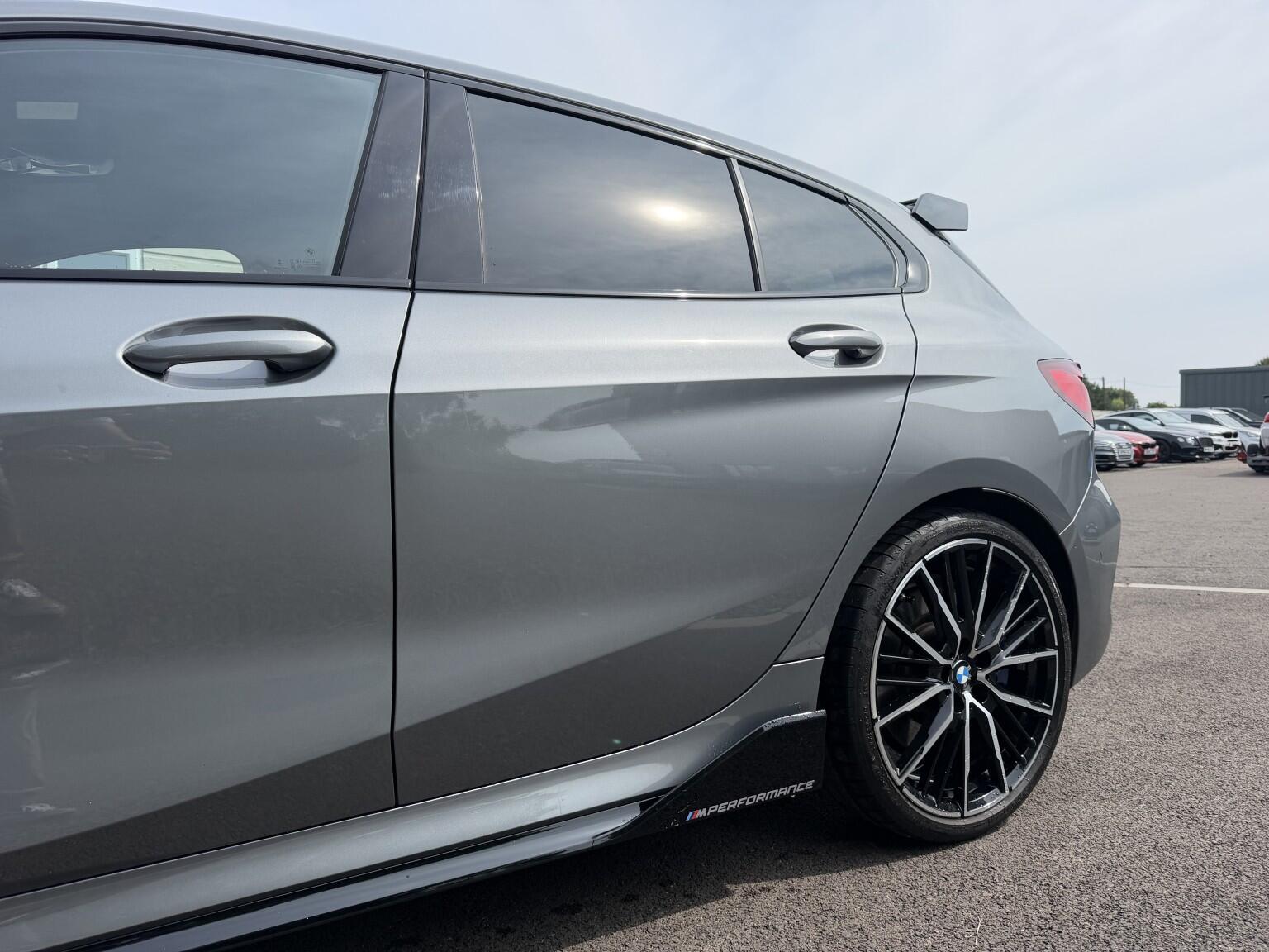 BMW 1 Series view 8