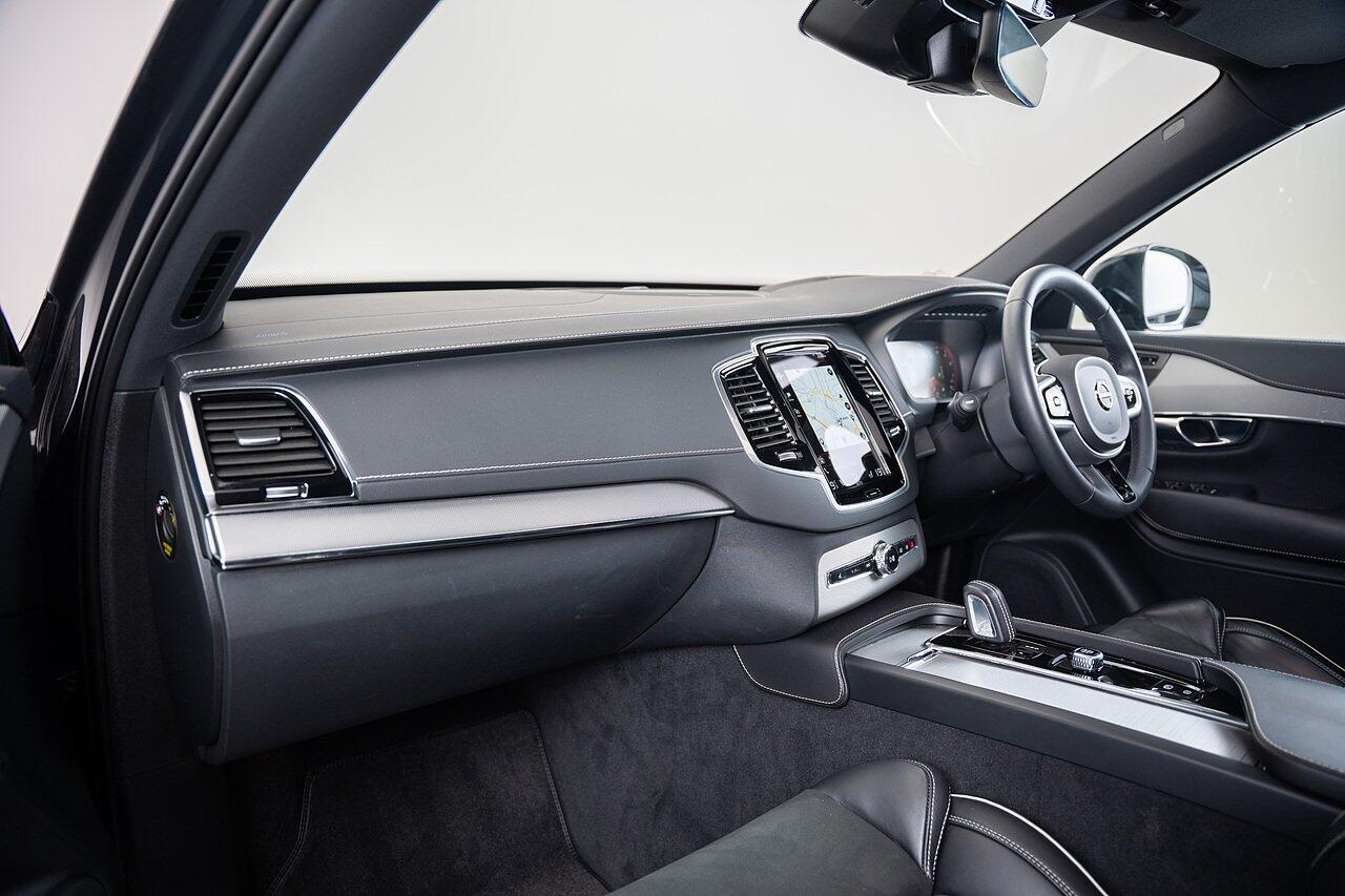 Volvo XC90 view 21