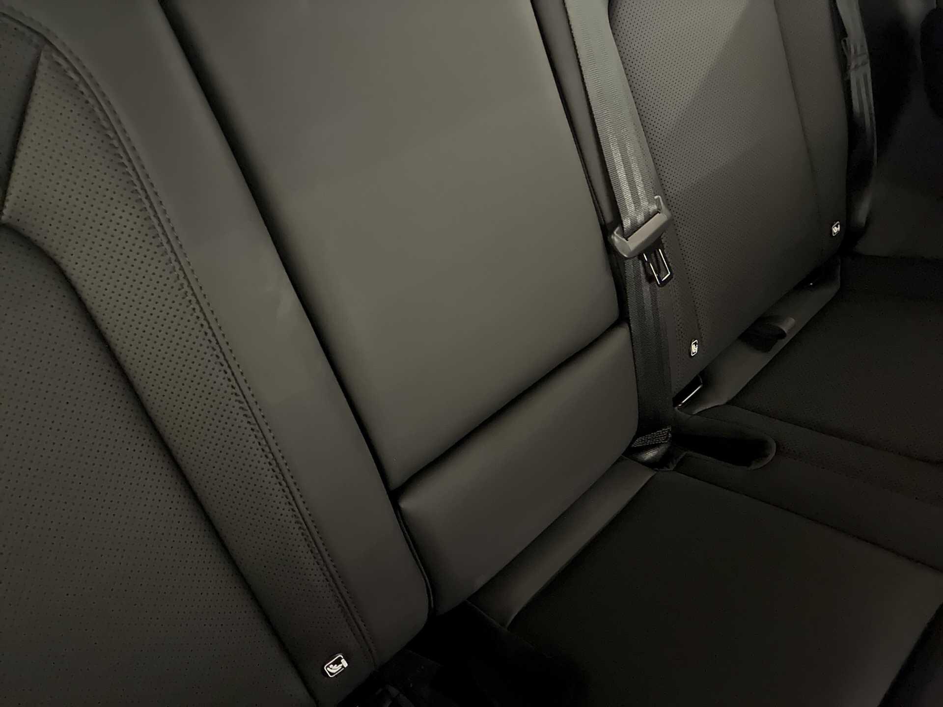Land Rover Defender view 30