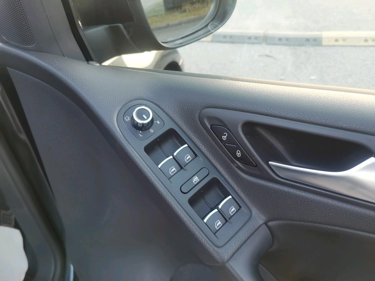 Volkswagen Golf view 13