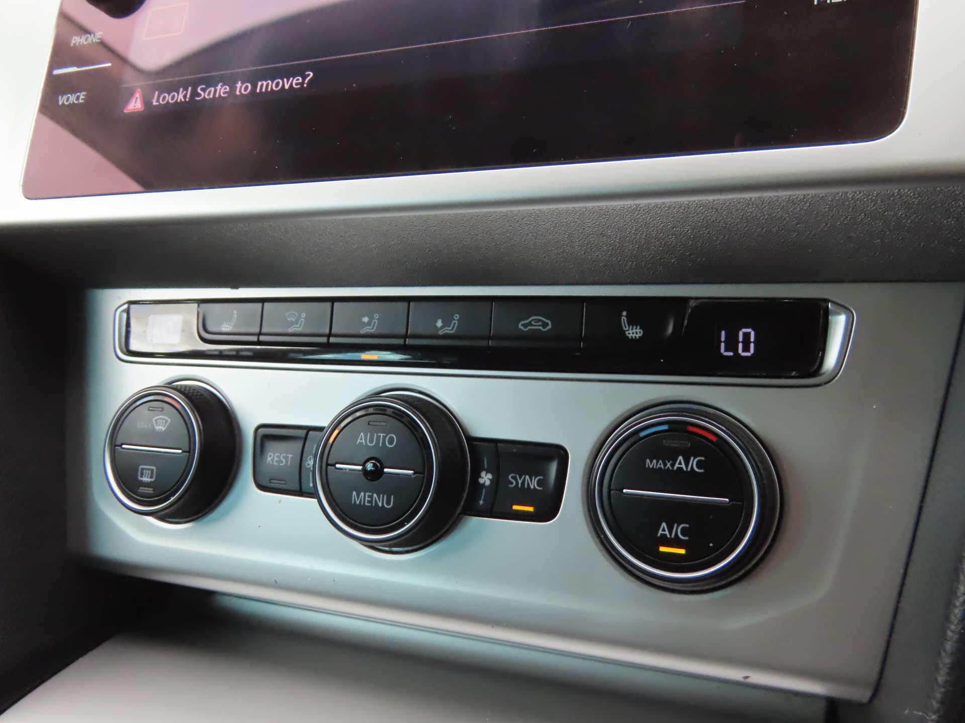 Volkswagen Passat view 13