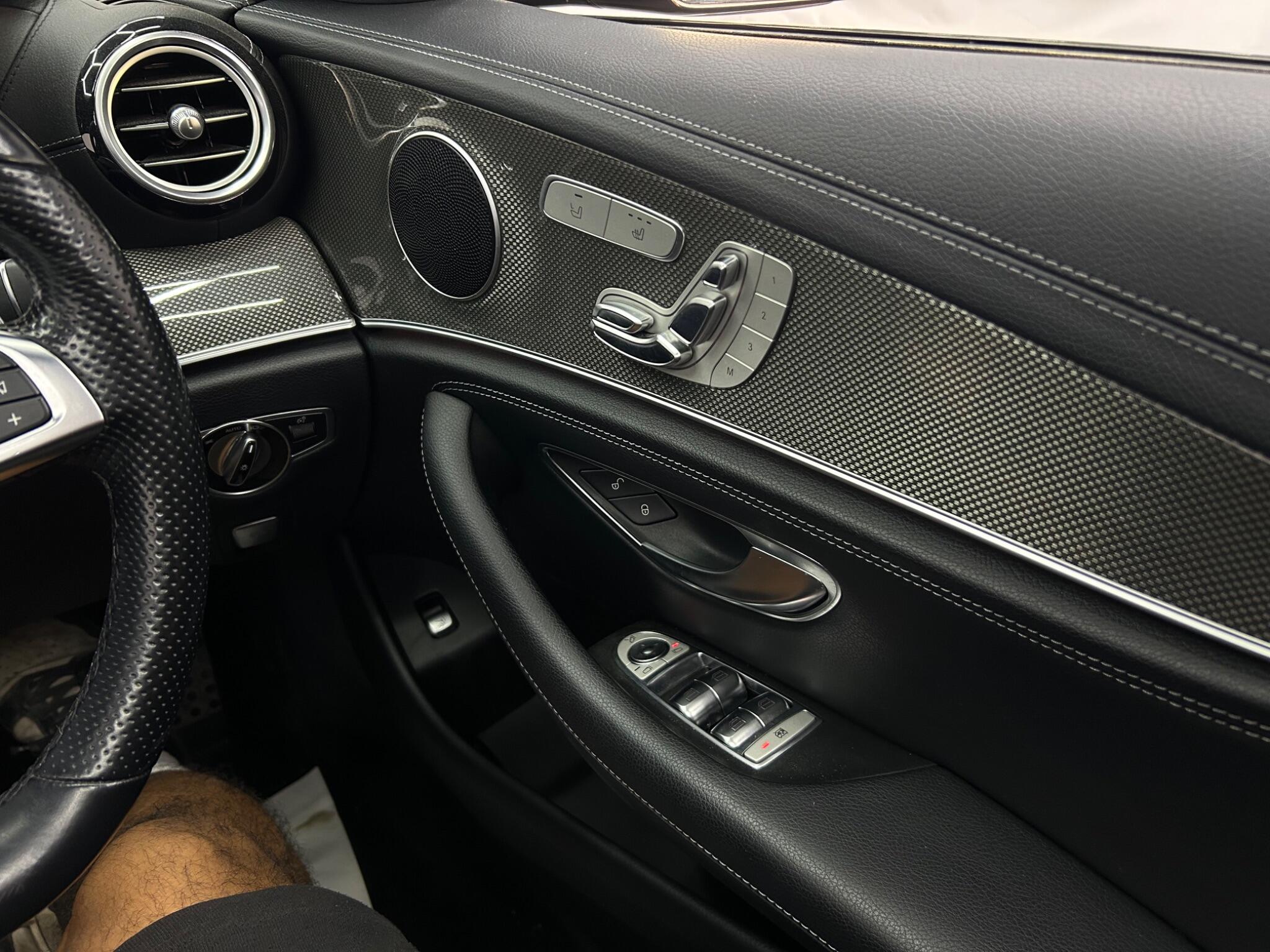 Mercedes-Benz E Class view 25