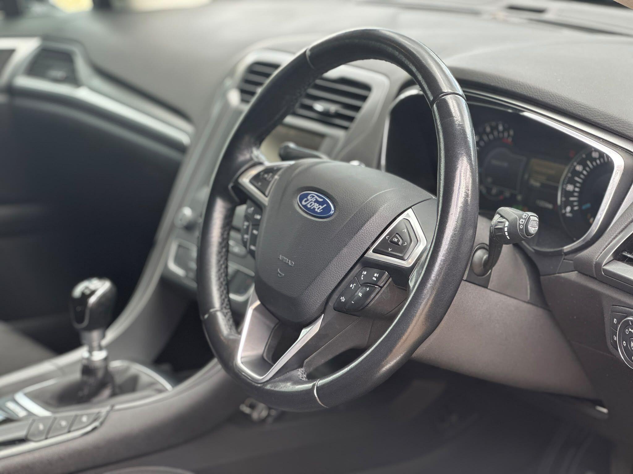Ford Mondeo view 8