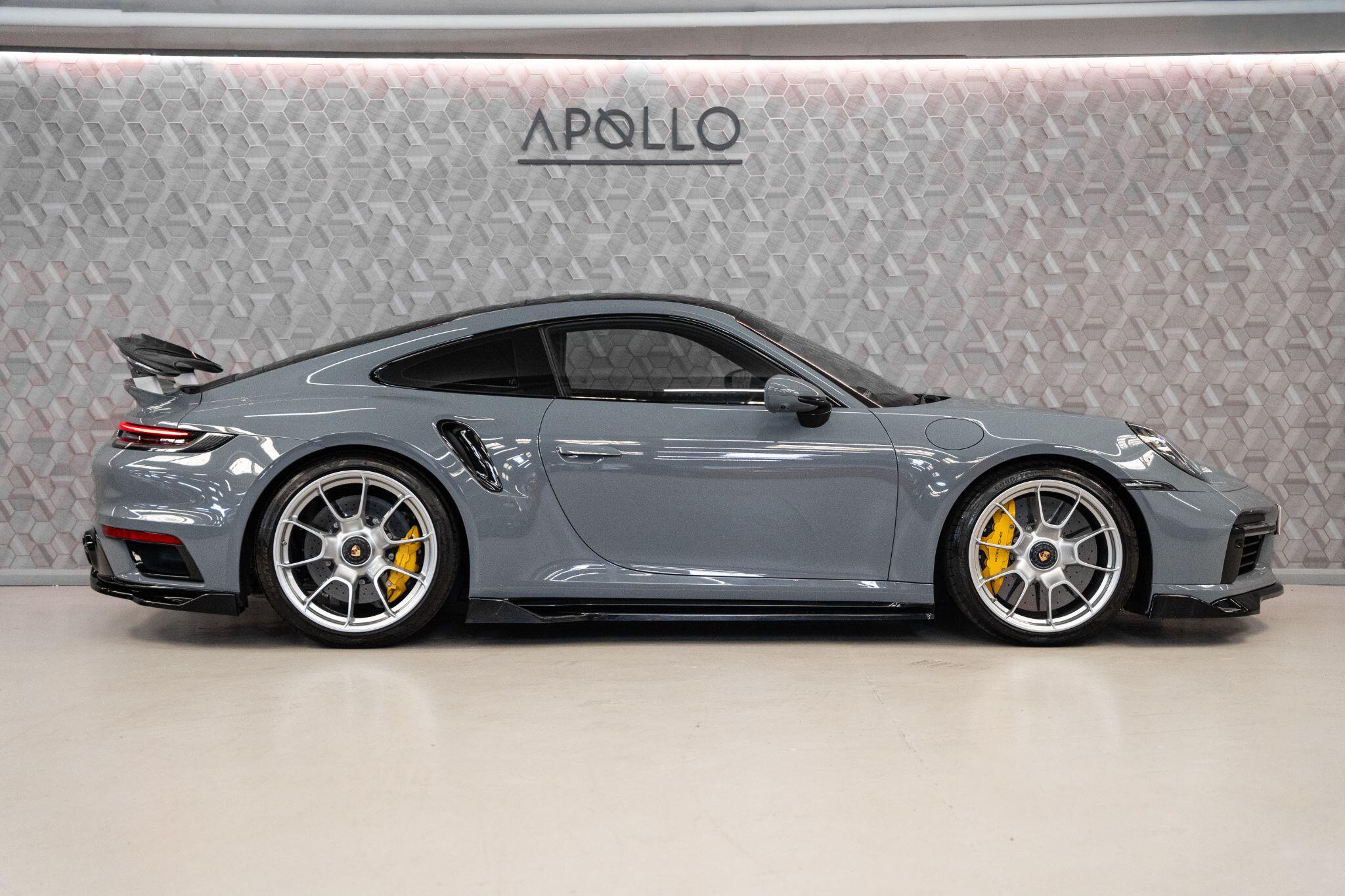 Porsche 911 view 5