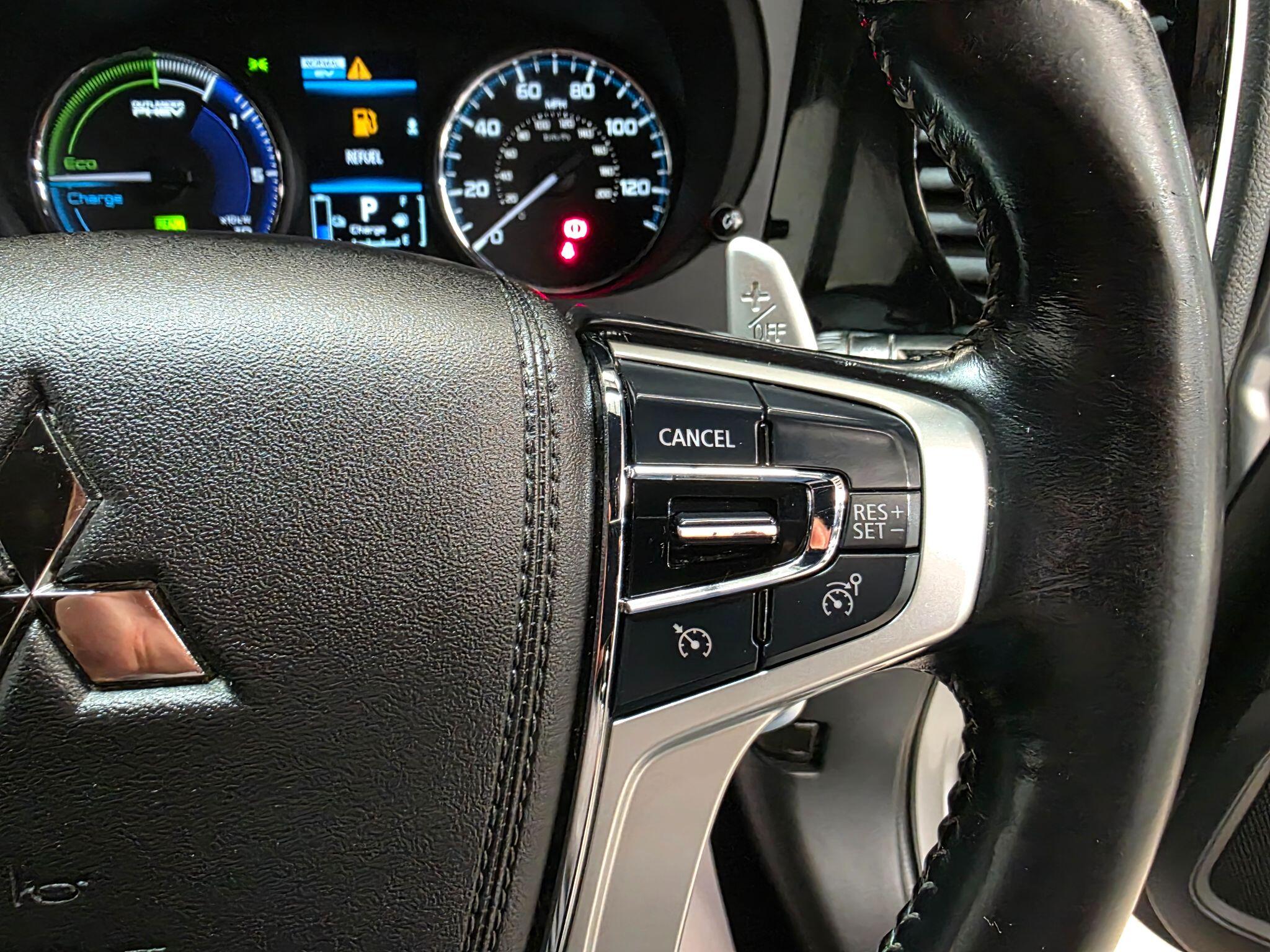 Mitsubishi Outlander view 16