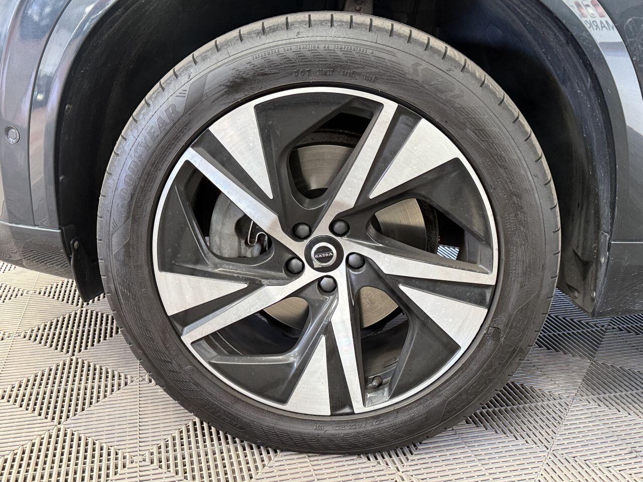 Volvo XC90 view 22