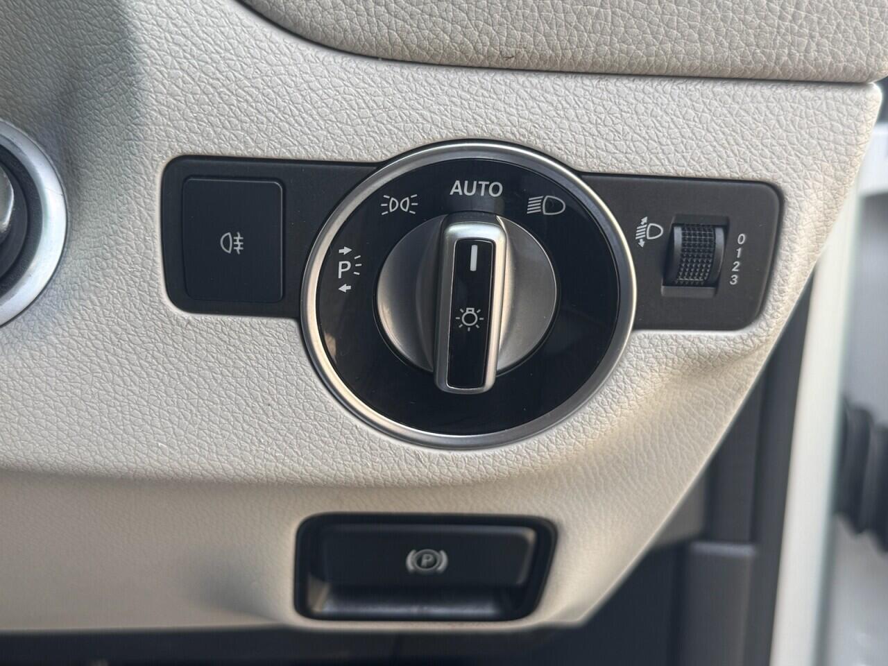 Mercedes-Benz Cla view 22