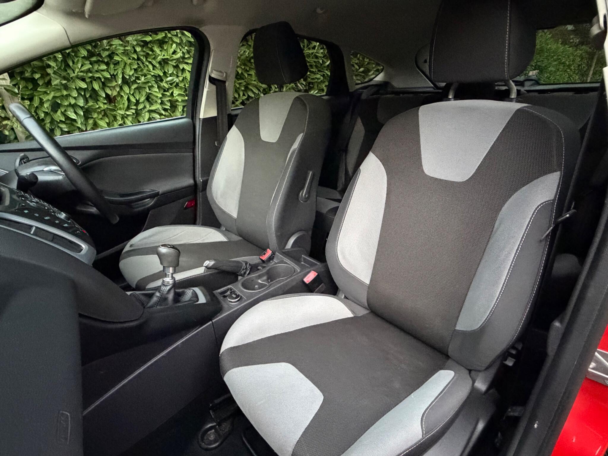 Ford Focus view 35