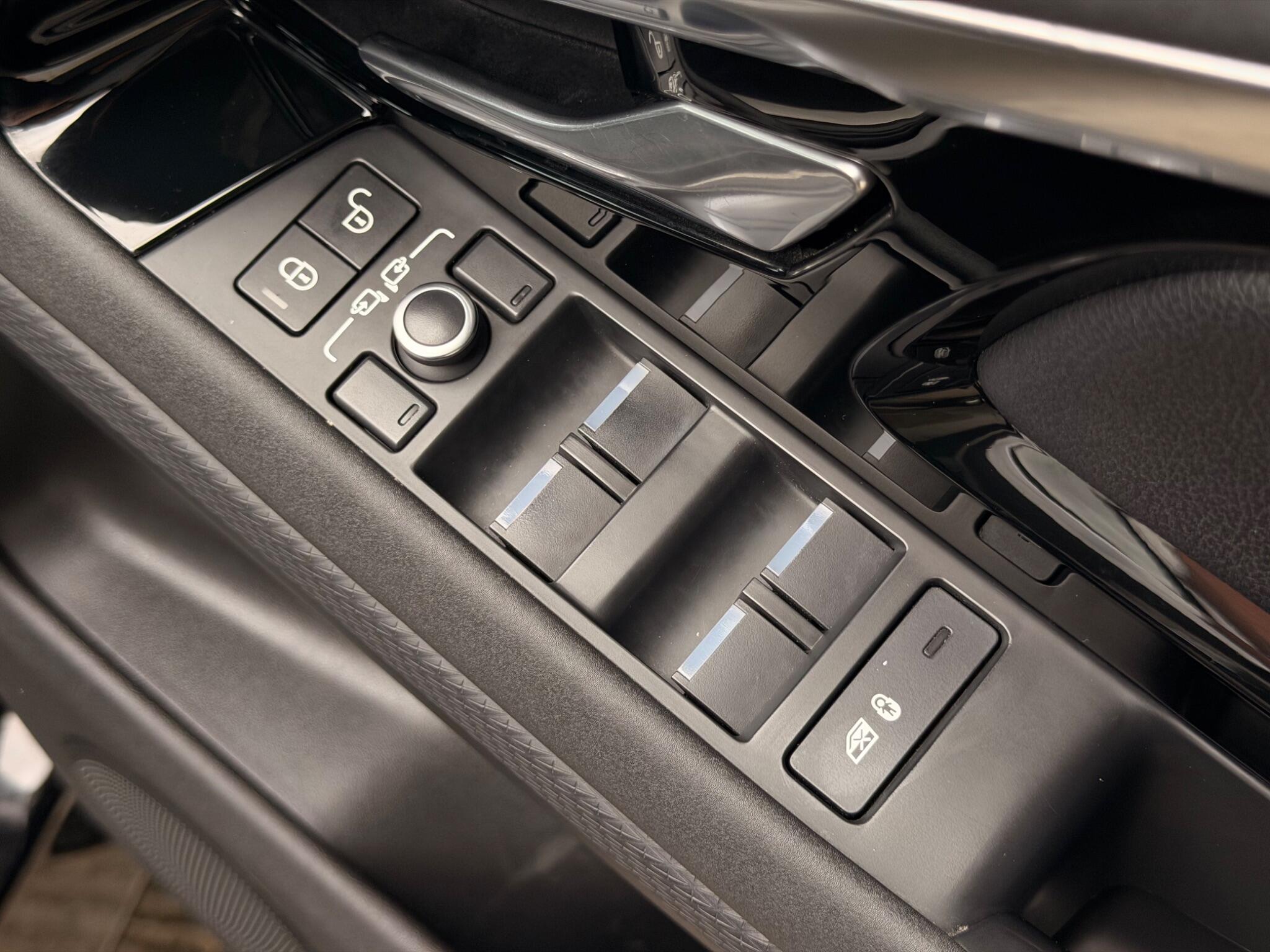 Land Rover Range Rover Evoque view 25