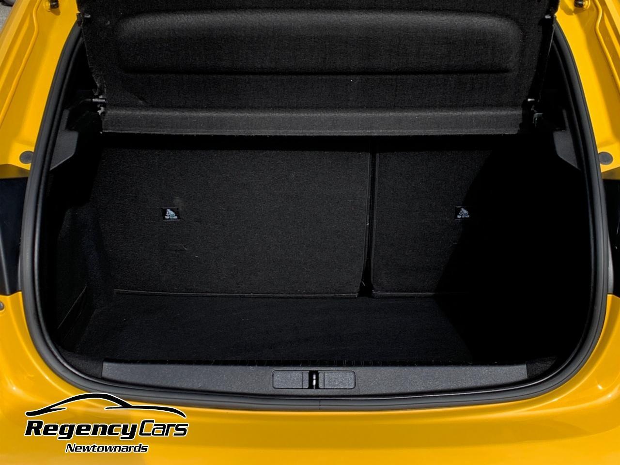 Peugeot 208 view 45