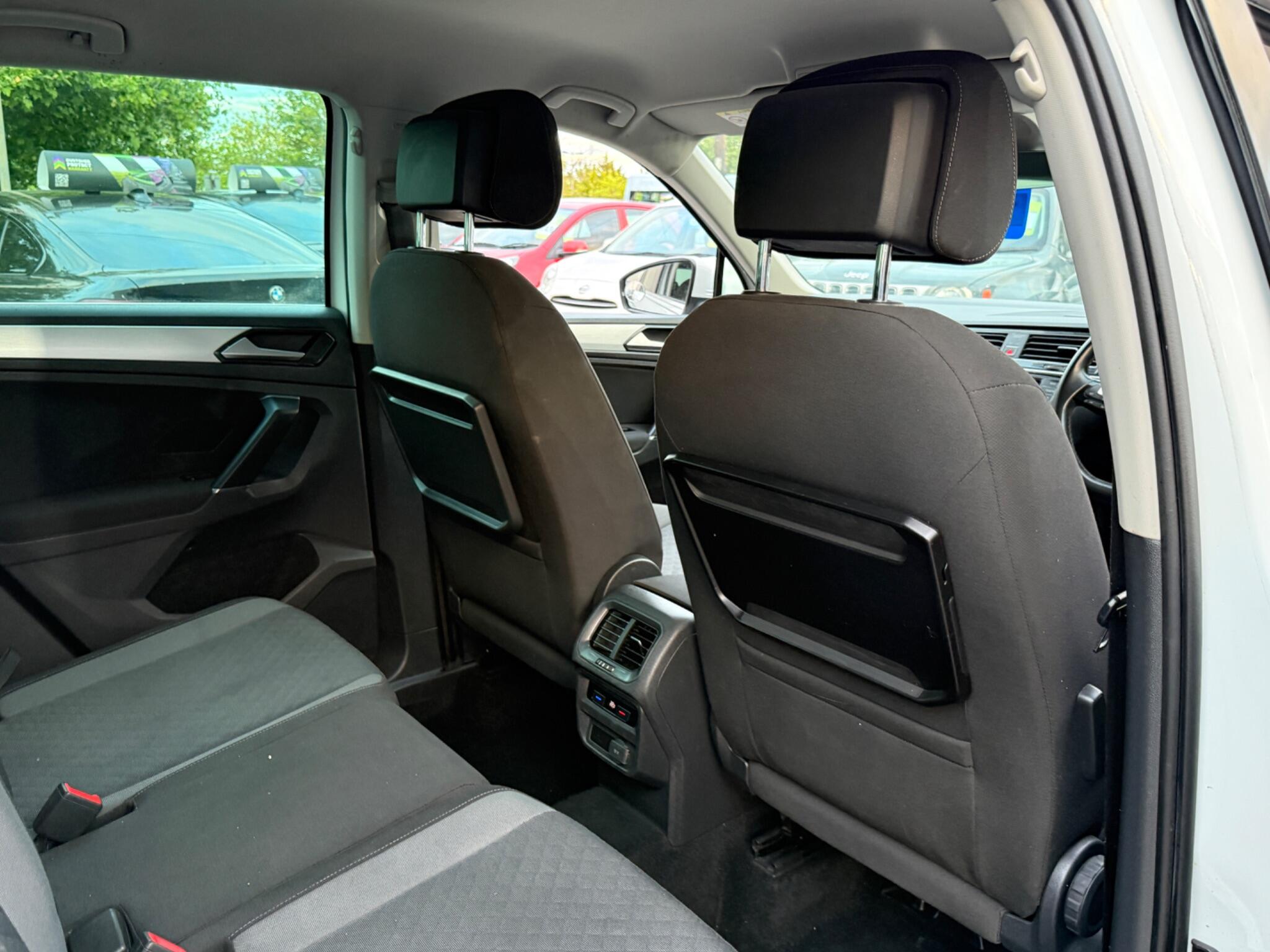 Volkswagen Tiguan - Image 43