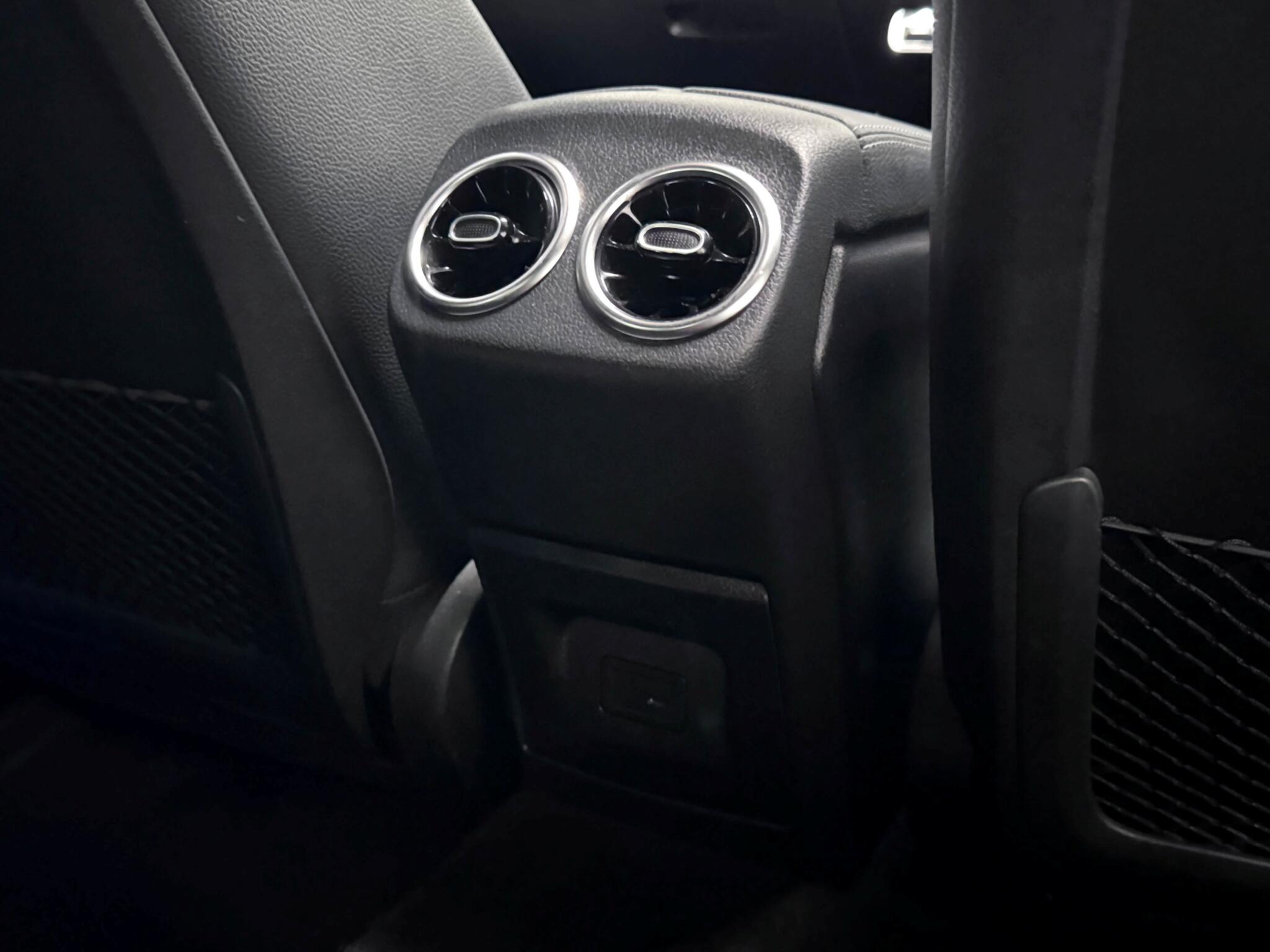 Mercedes-Benz Cla view 11