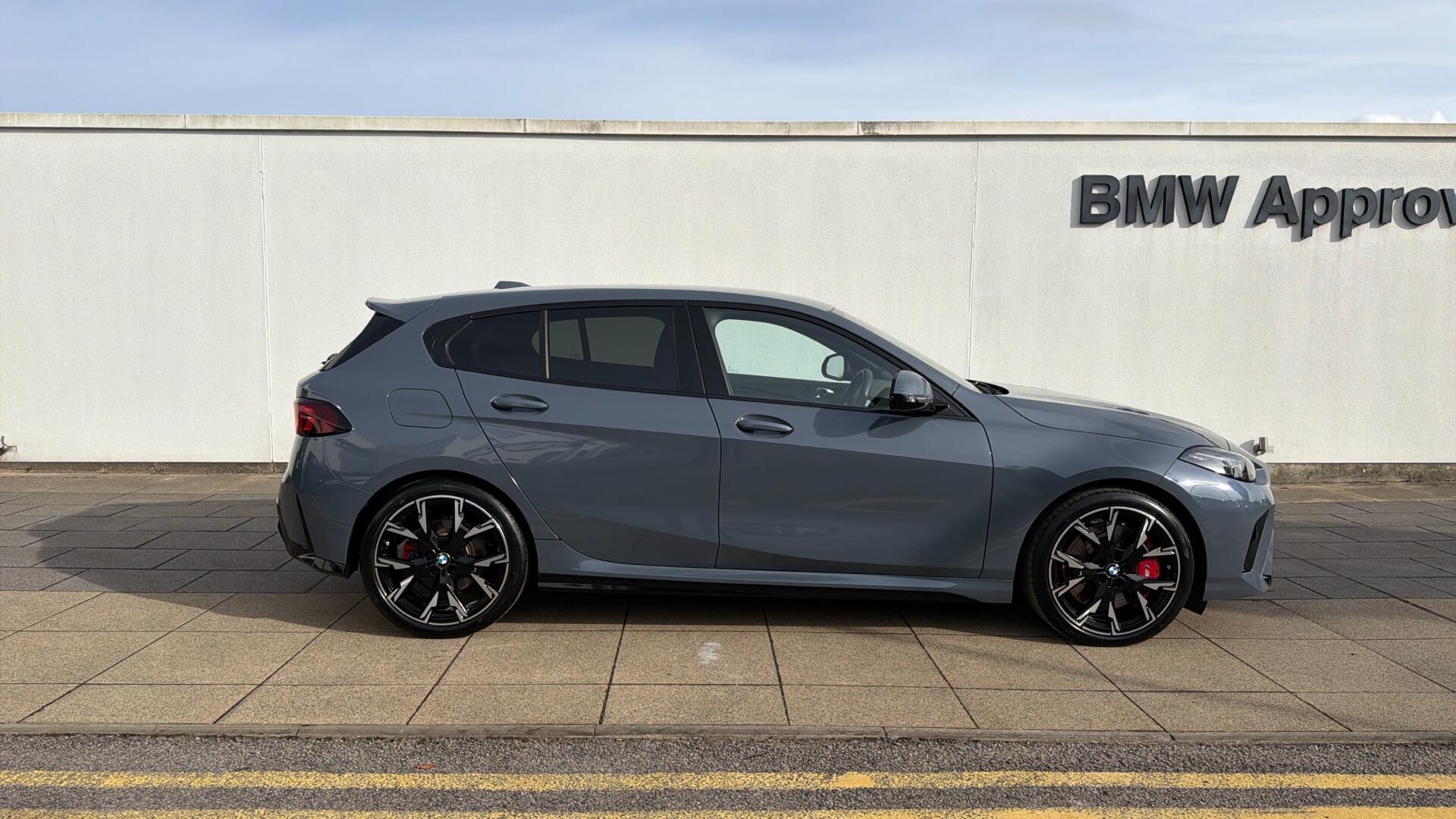 BMW 1 Series view 37