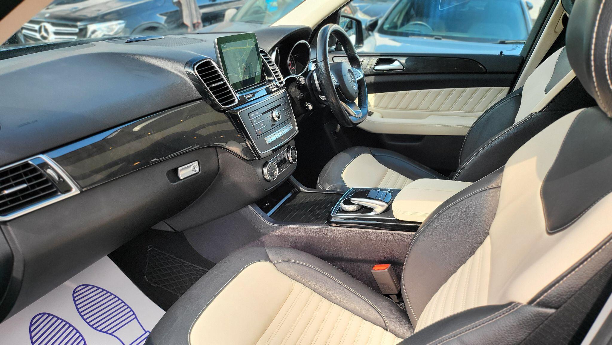 Mercedes-Benz Gle view 33