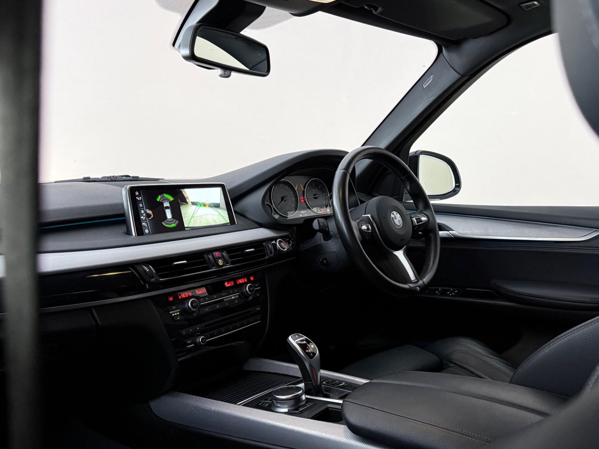BMW X5 view 4