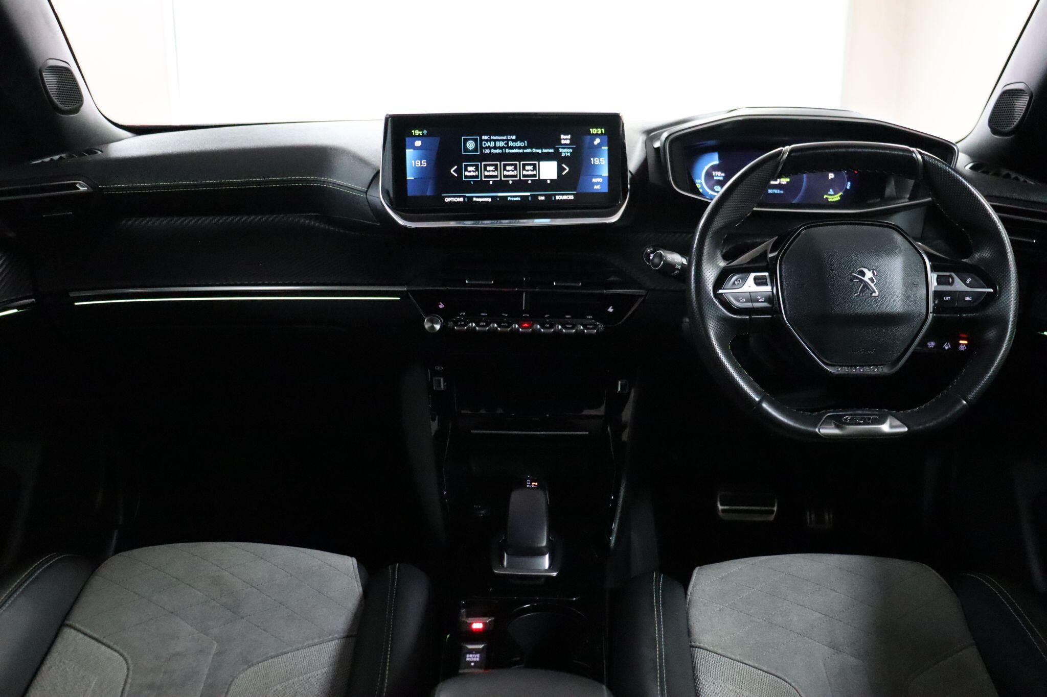 Peugeot E-2008 view 42