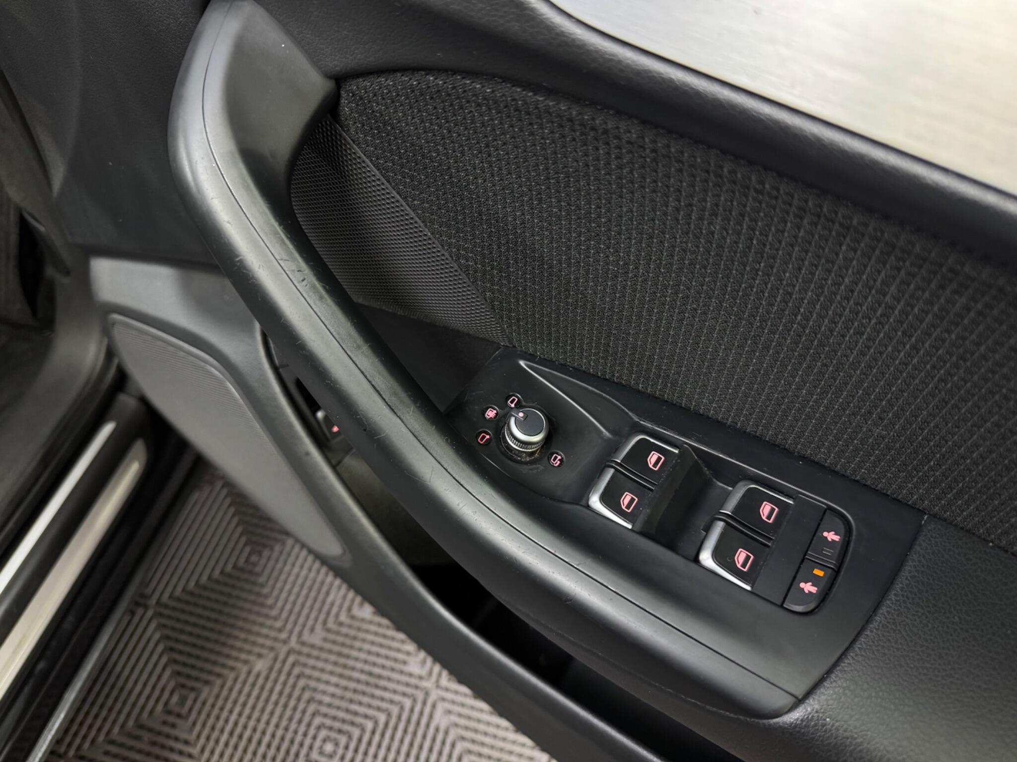 Audi Q3 view 29