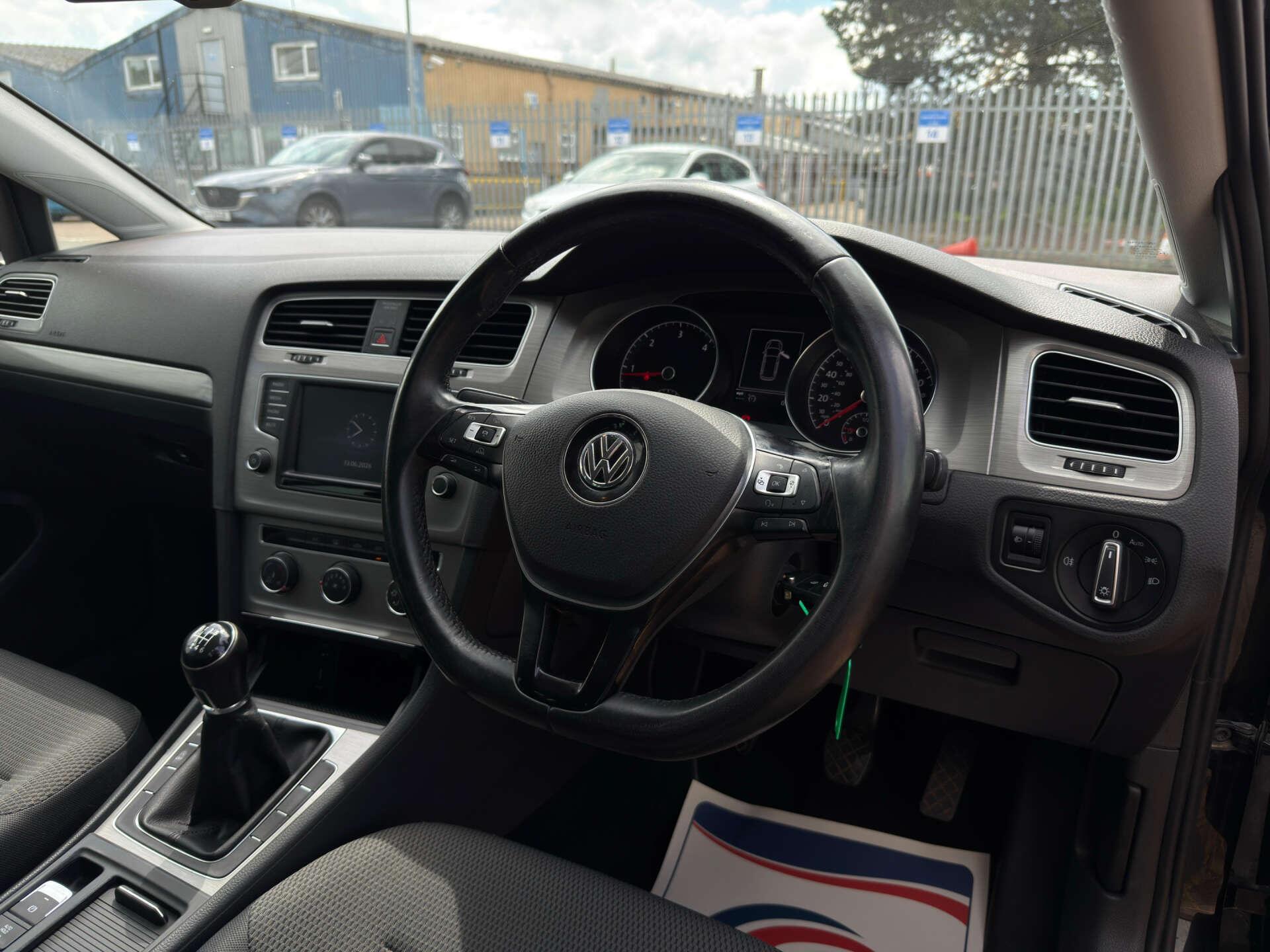 Volkswagen Golf view 12